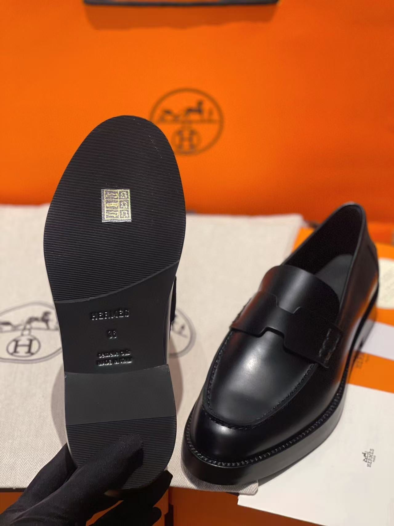 HERMES PARIS LOAFERS IN BLACK CALFSKIN WITH CLASSIC PENNY STRAP DESIGN