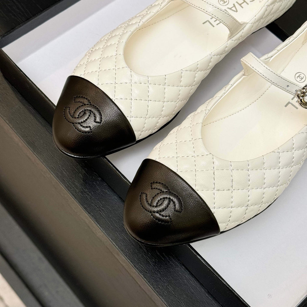 CHANEL MARY JANE IN WHITE QUILTED LAMSKIN