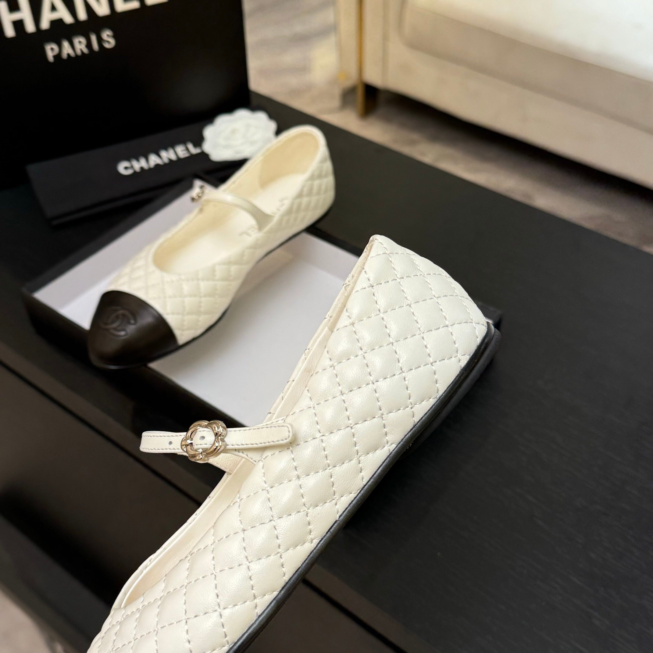 CHANEL MARY JANE IN WHITE QUILTED LAMSKIN