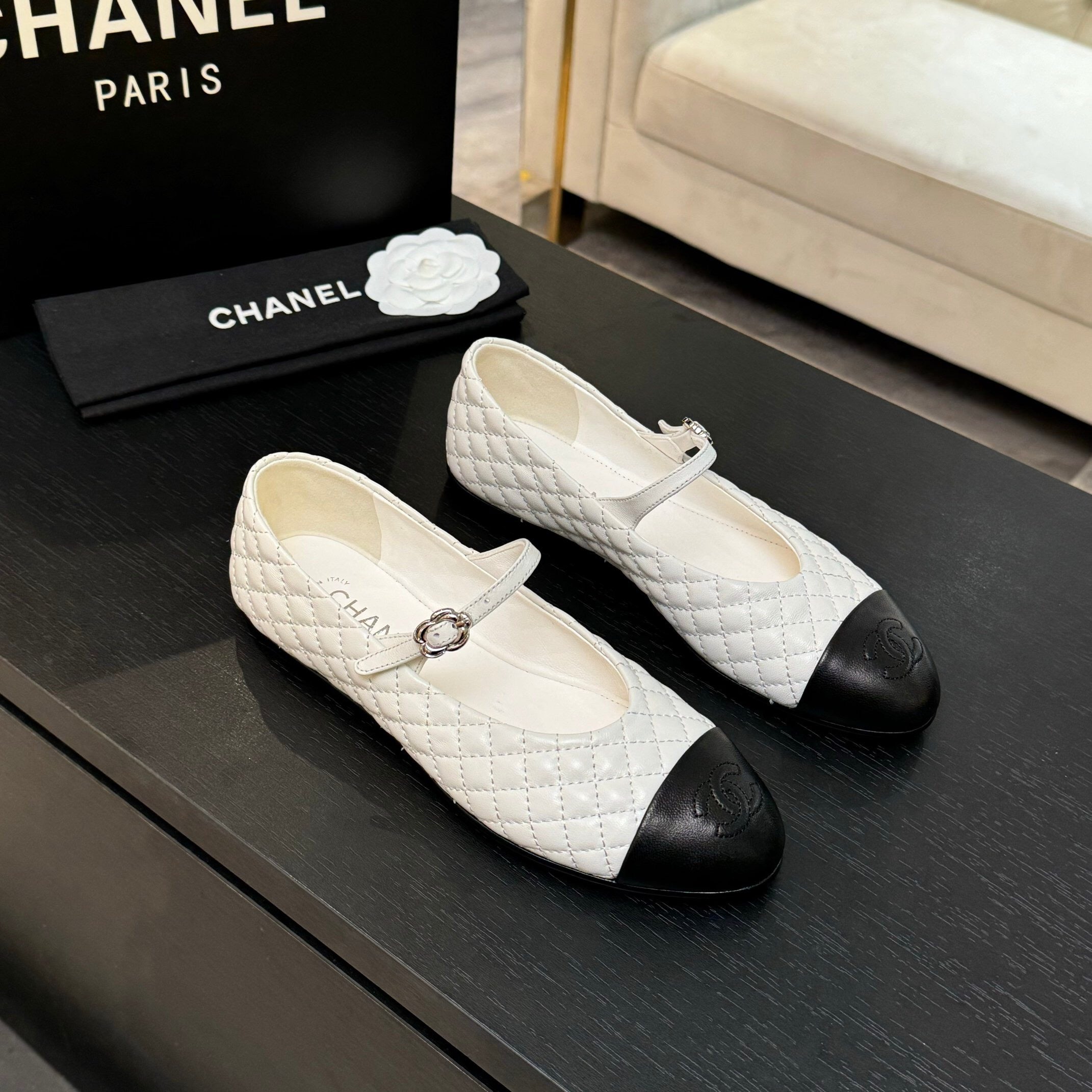 CHANEL MARY JANE IN WHITE QUILTED LAMSKIN