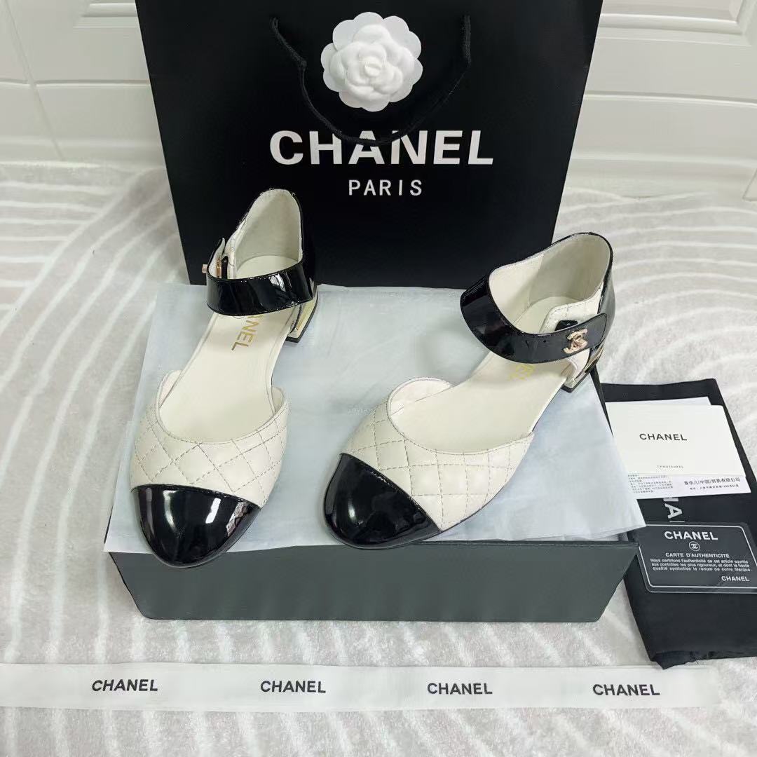 CHANEL CLASSIC MARY JANE FLATS IN WHITE AND BLACK QUILTED CALFSKIN