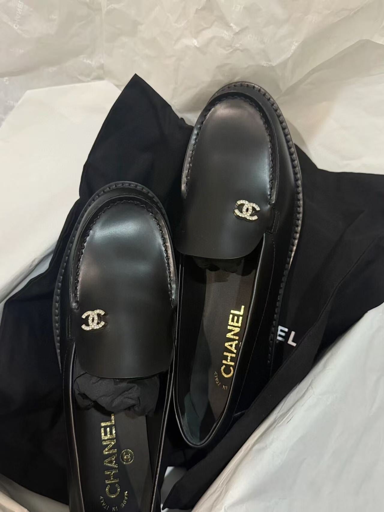CHANEL MOASINS 2025 IN BLACK CALFSKIN
