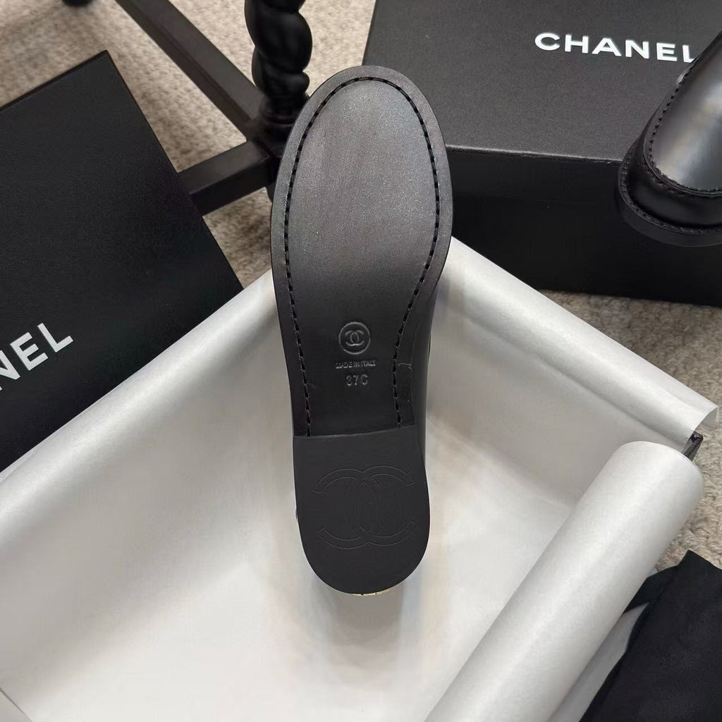 CHANEL MOASINS 2025 IN BLACK CALFSKIN