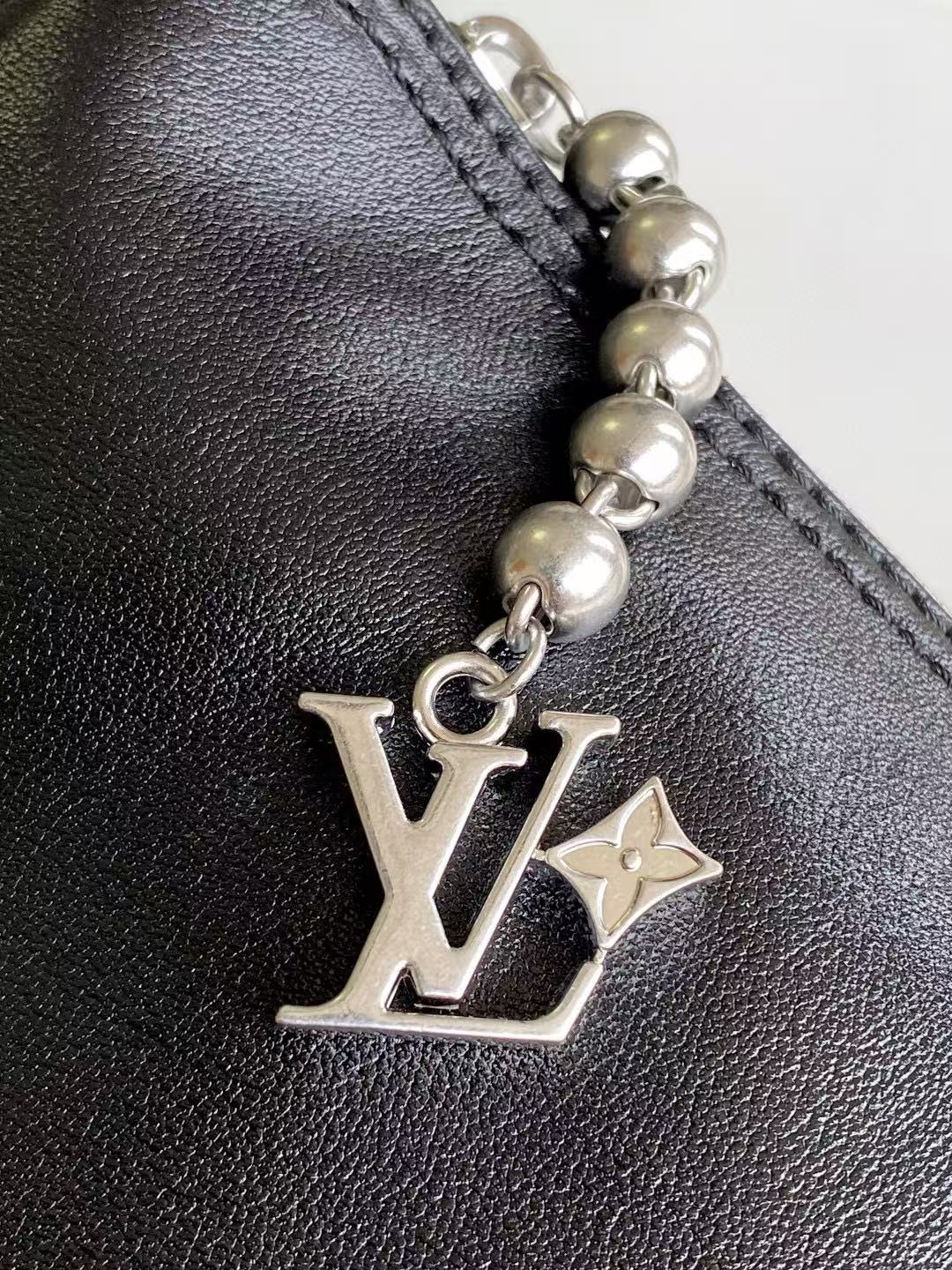 LOUIS VUITTON LV SHOULDER BAG 48 IN BLACK CALFSKIN EMBOSSED STRAP