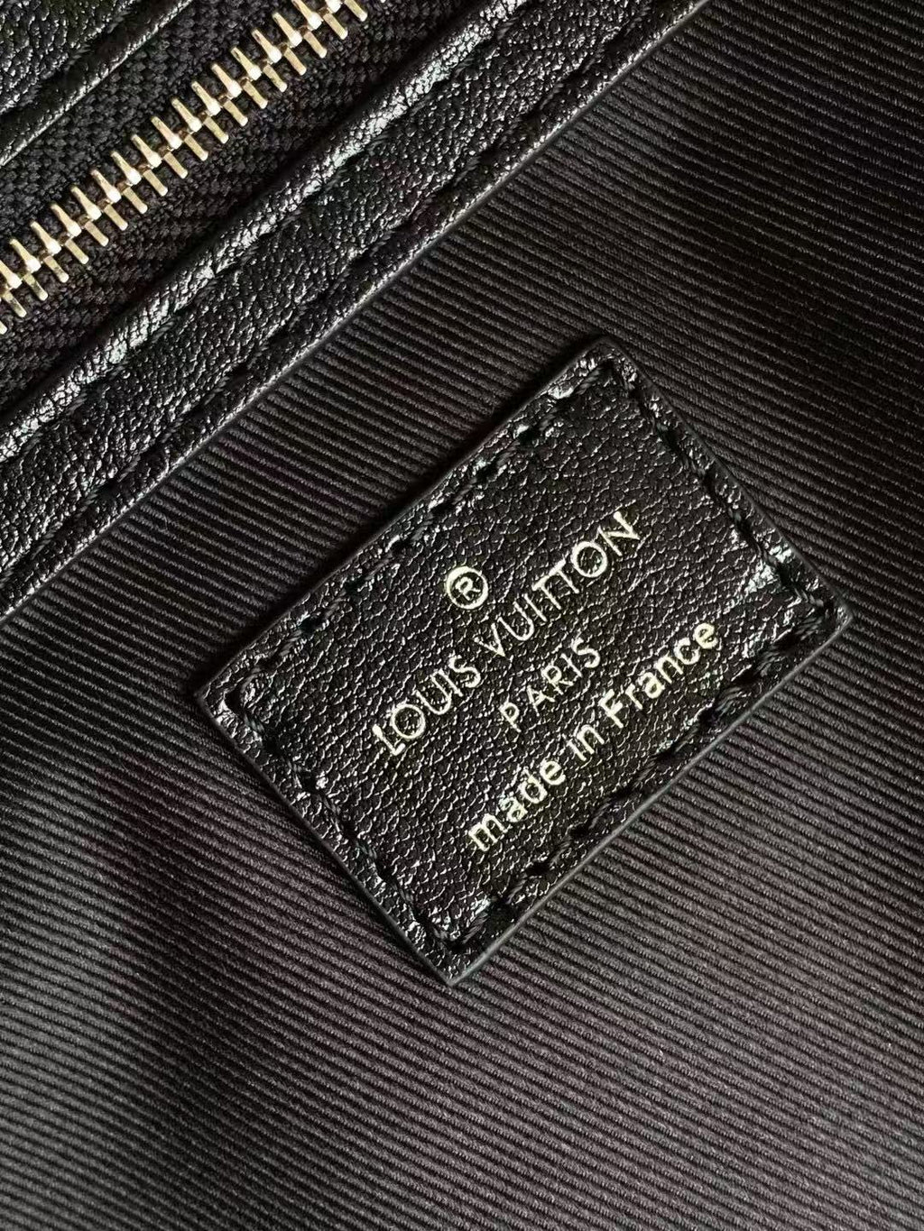 LOUIS VUITTON LV SHOULDER BAG 48 IN BLACK CALFSKIN EMBOSSED STRAP
