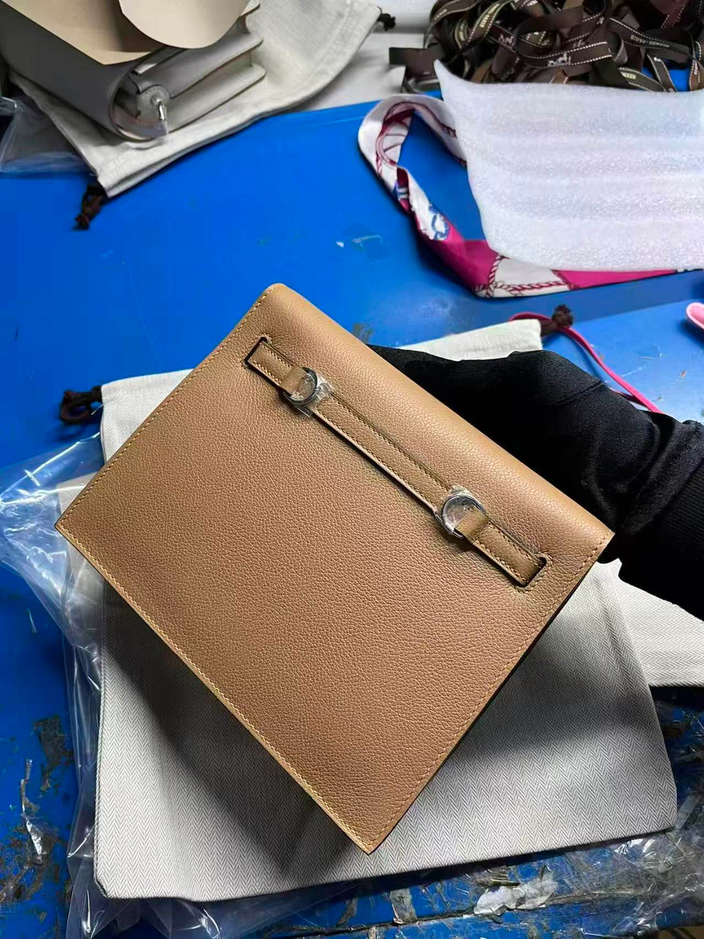 HERMES KELLY DANSE 22 TAN BROWN IN CALFSKIN SILVER HARDWARE