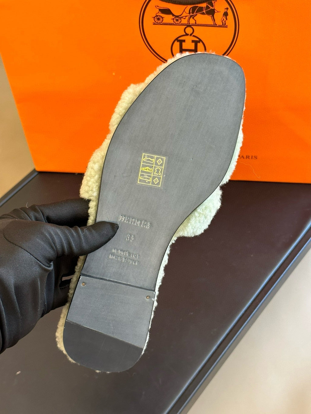 HERMES 0RAN SANDAL SHEARLING LIGHT GREEN
