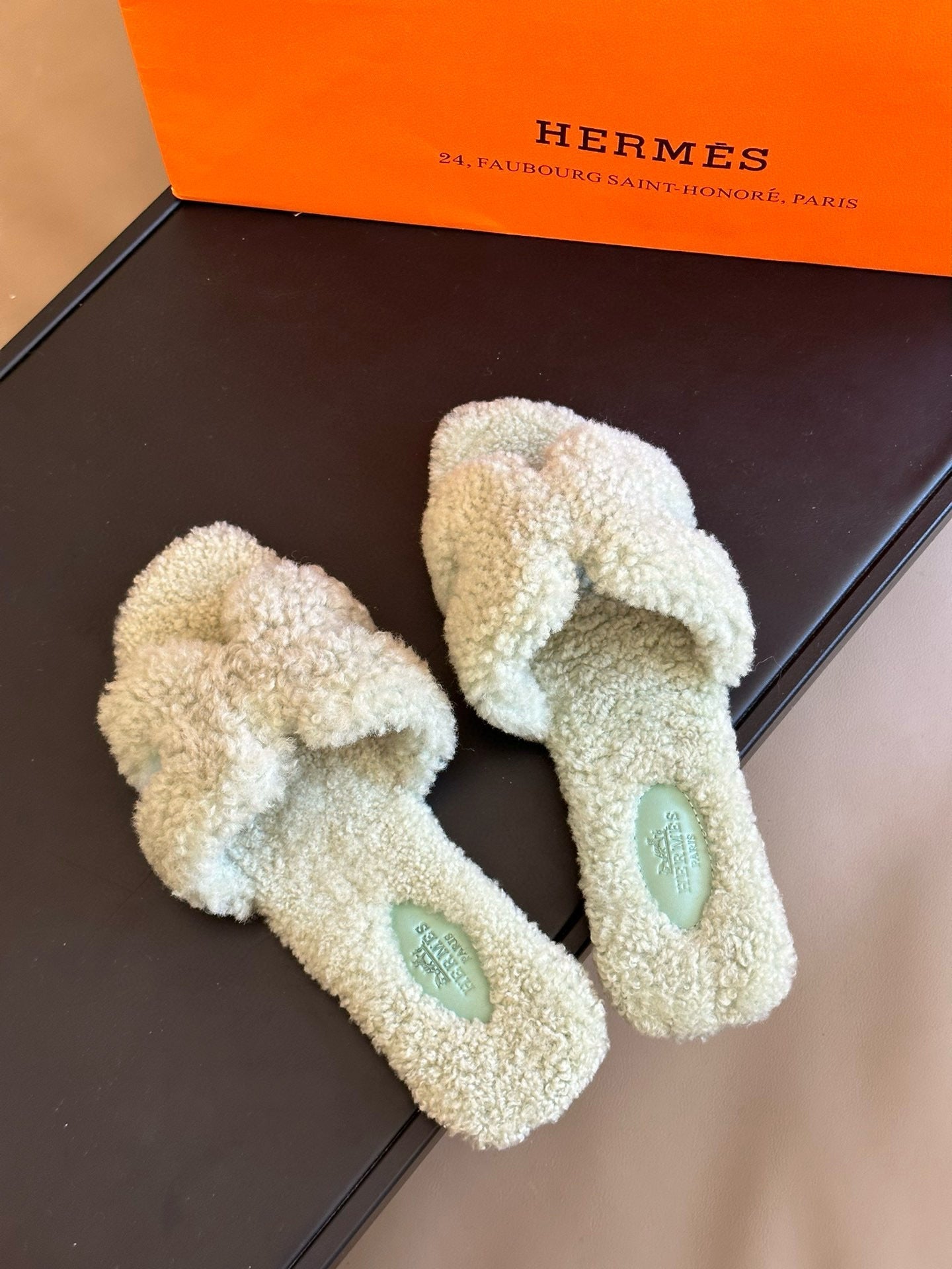 HERMES 0RAN SANDAL SHEARLING LIGHT GREEN