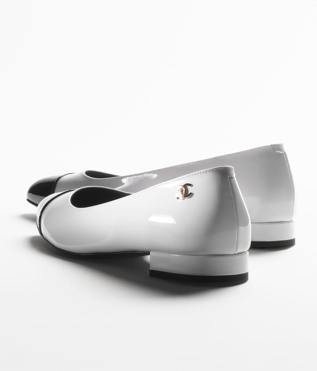 CHANEL BALLET FLATS WHITE BLACK PATENT CALFSKIN