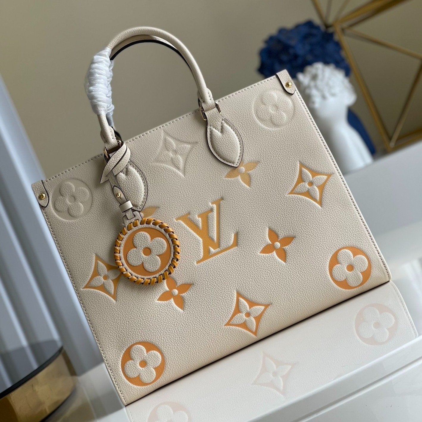 LOUIS VUITTON LV ONTHEGO MM 35 CREAM COWHIDE-LEATHER TRIM