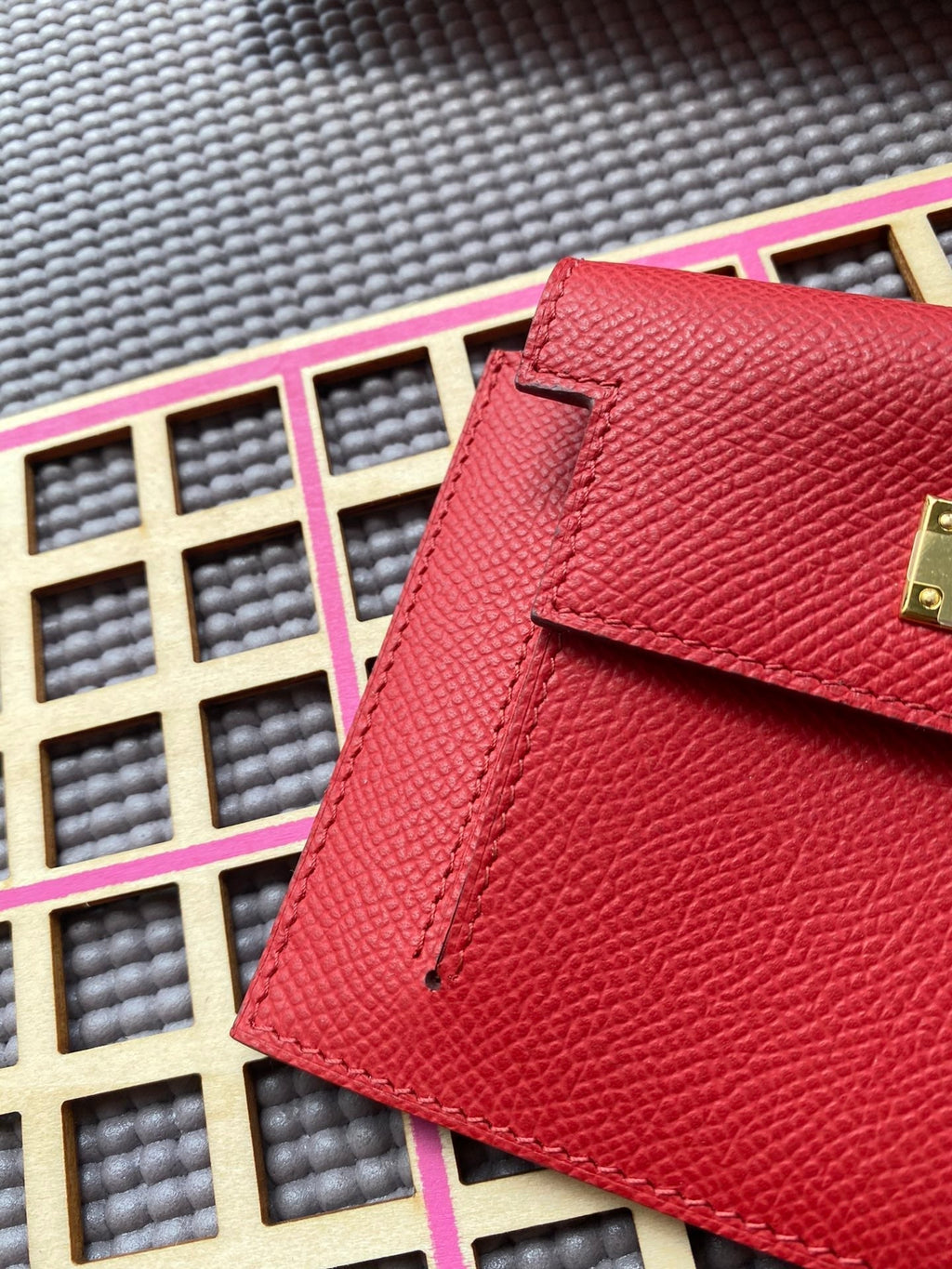 HERMES Kelly Pocket 13.5 Red Epsom Ghw