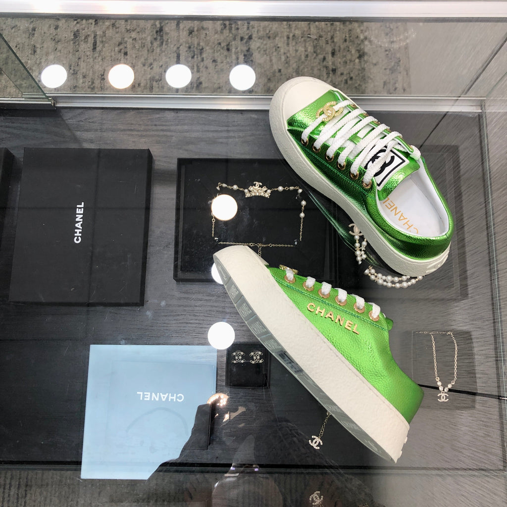 CHANEL CASUAL SNEAKER IN EMERALD GREEN METALLIC LAMBSKIN WITH GOLD LOGO