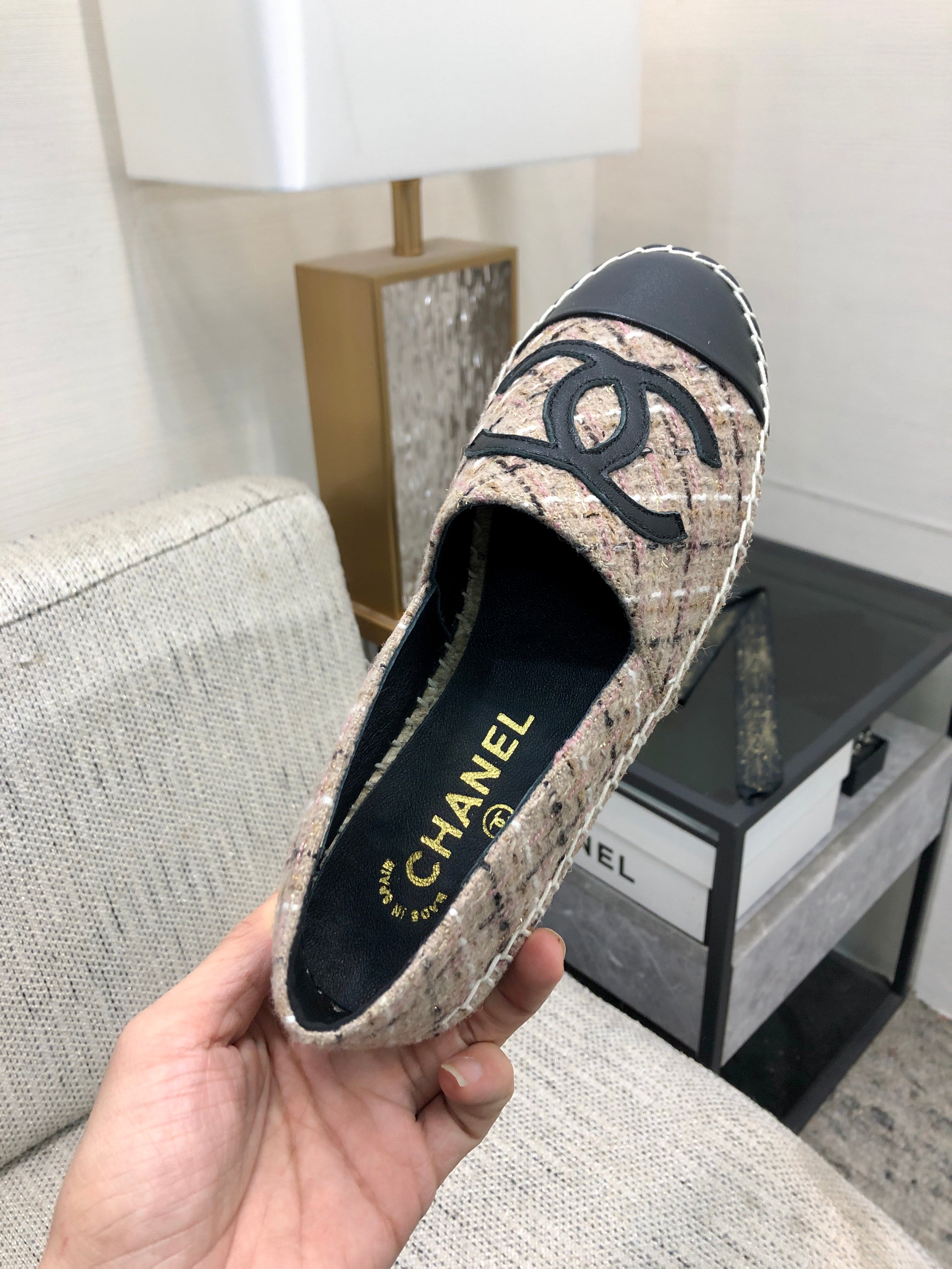 CHANEL ESPADRILLE CAMEL BEIGE TWEED FABRIC AND BLACK CALFSKIN FLATS