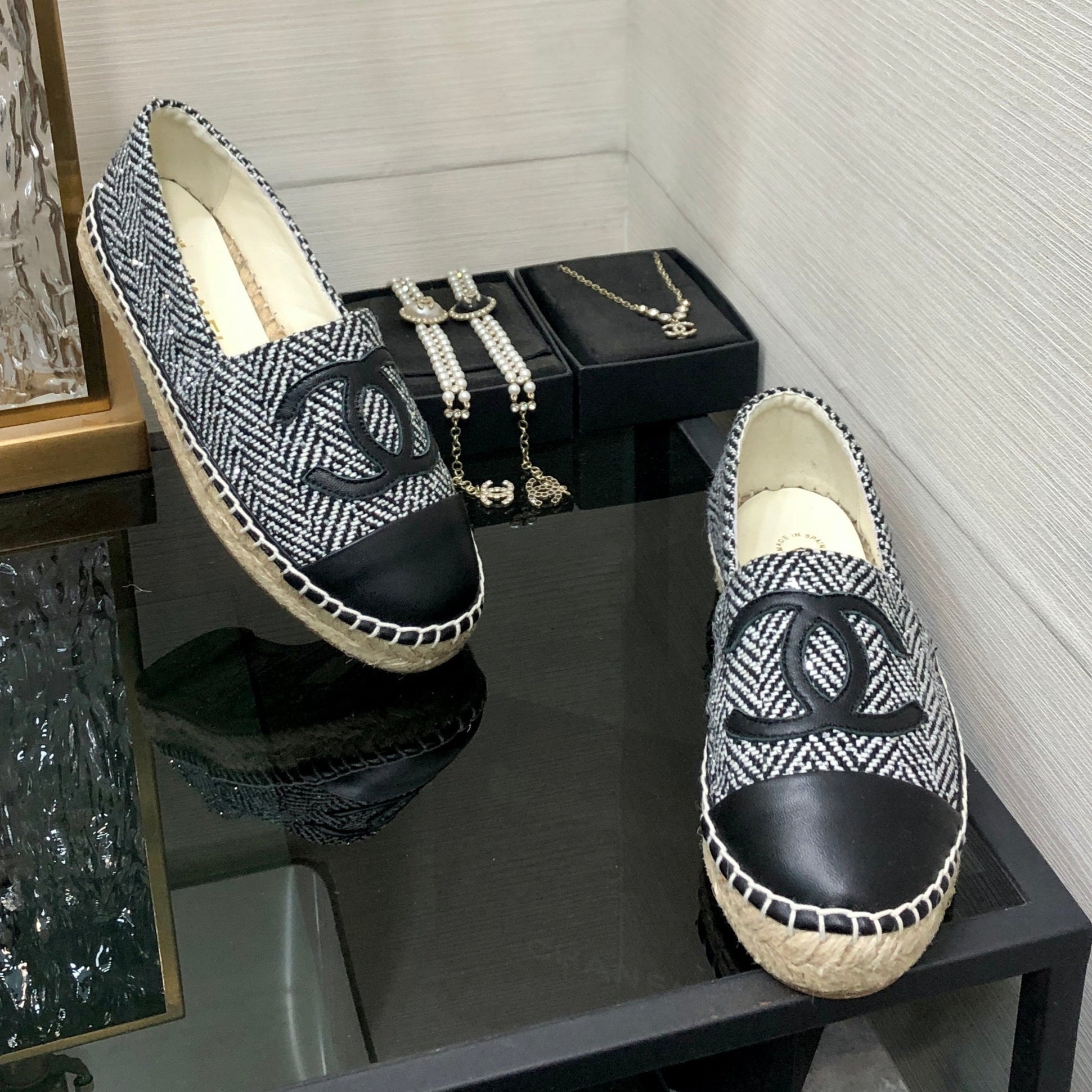 CHANEL ESPADRILLE BLACK MIX WHITE TWEED FABRIC AND CALFSKIN FLATS 185046