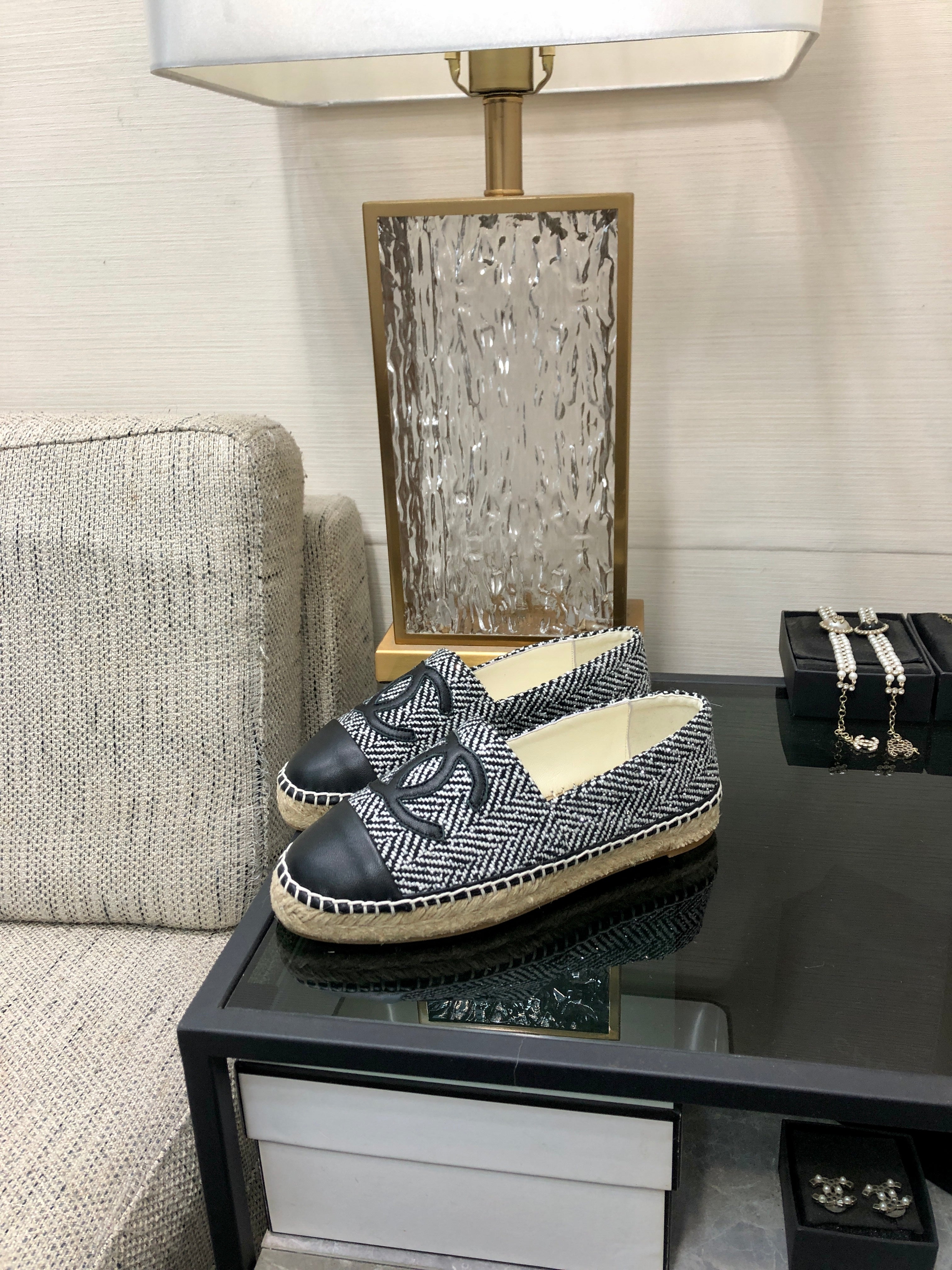 CHANEL ESPADRILLE BLACK MIX WHITE TWEED FABRIC AND CALFSKIN FLATS 185046