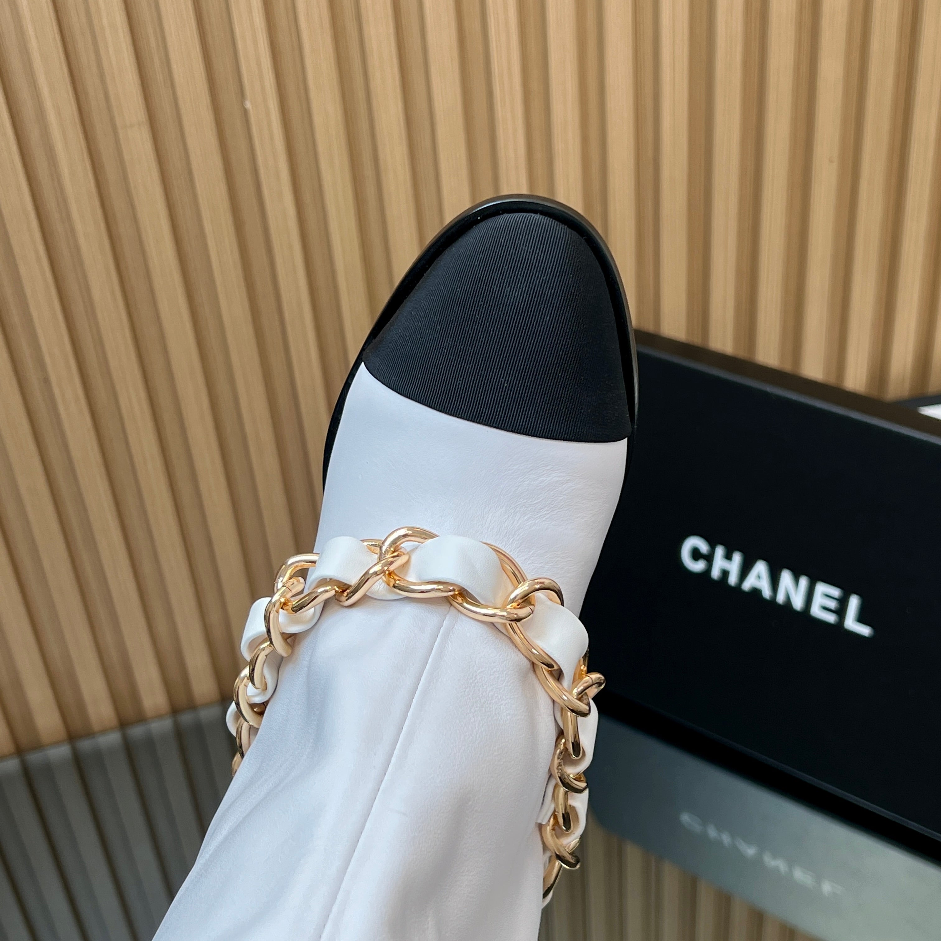 CHANEL 25S KNEE-HIGH HEELED BOOTS 65MM IN WHITE CALFSKIN GOLD HARDWARE