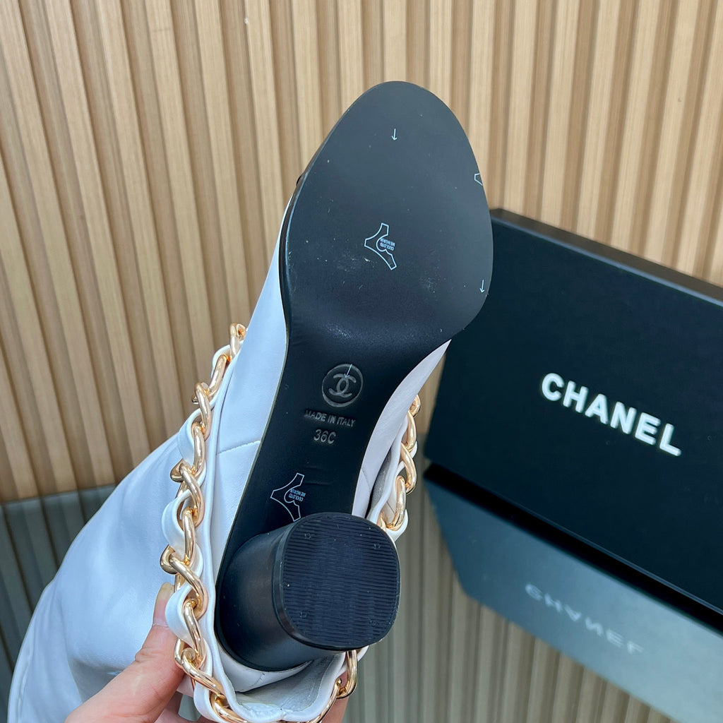 CHANEL 25S KNEE-HIGH HEELED BOOTS 65MM IN WHITE CALFSKIN GOLD HARDWARE