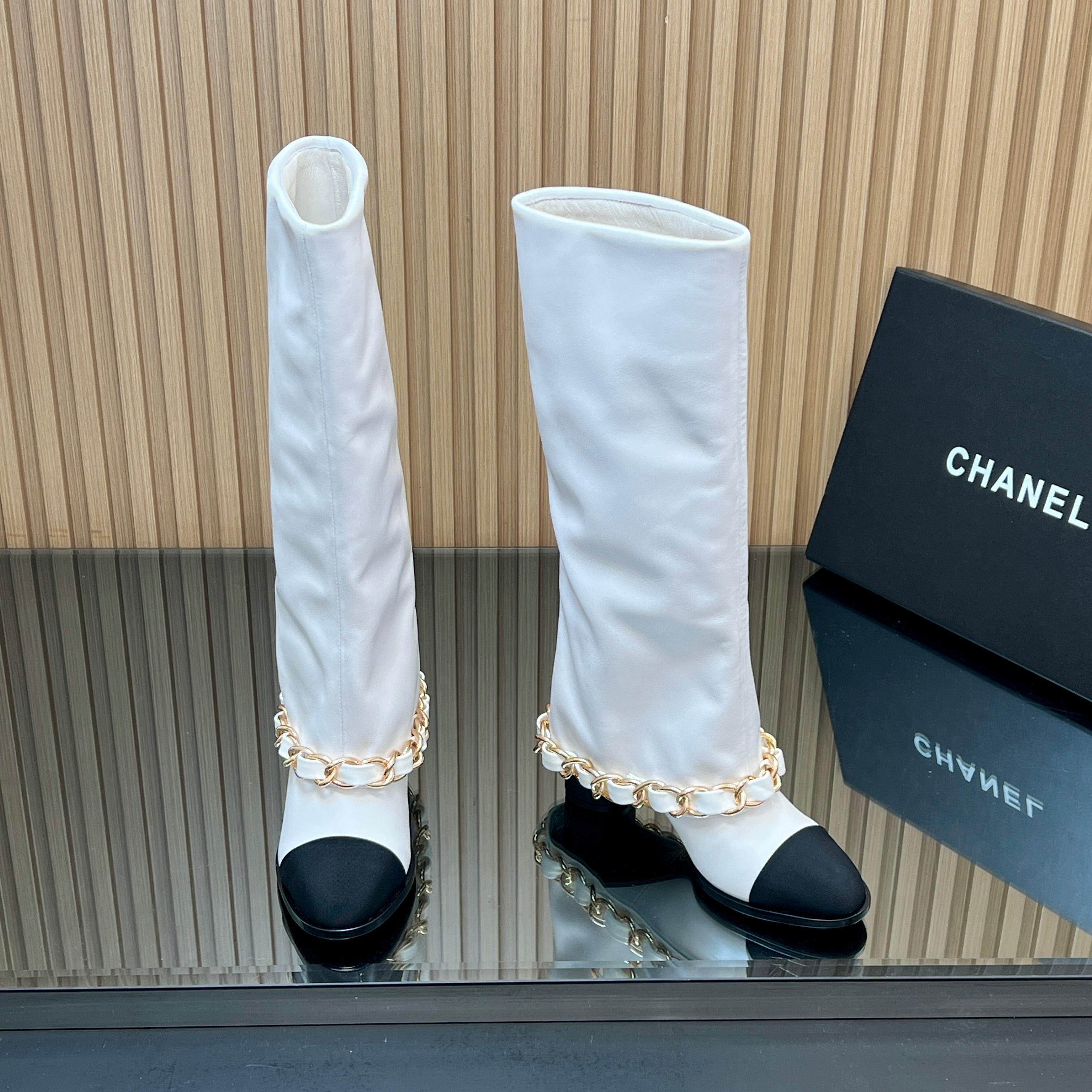 CHANEL 25S KNEE-HIGH HEELED BOOTS 65MM IN WHITE CALFSKIN GOLD HARDWRE
