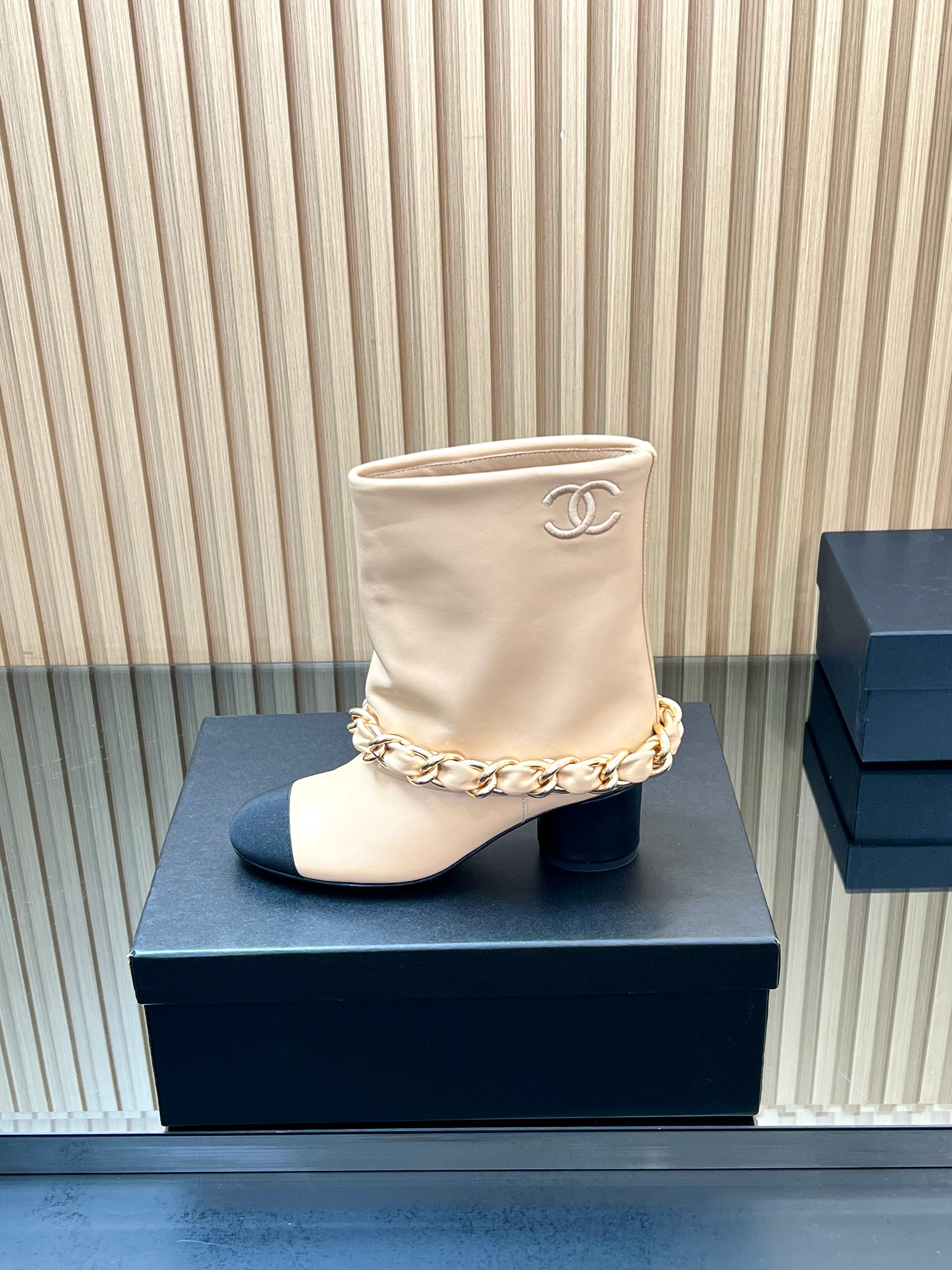CHANEL 25S LOW BOOTS 65MM IN BEIGE CALFSKIN GOLD HARDWARE