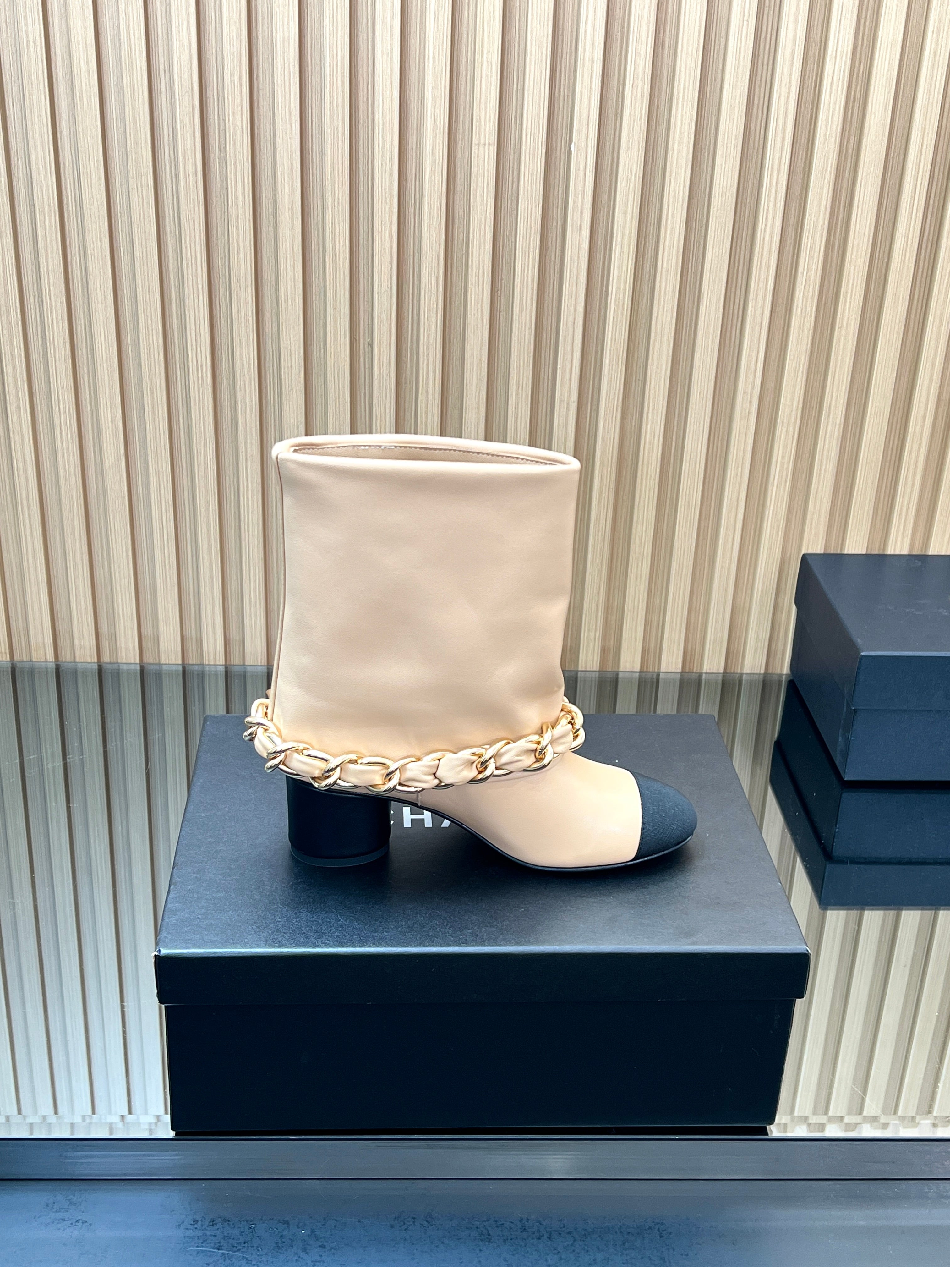 CHANEL 25S LOW BOOTS 65MM IN BEIGE CALFSKIN GOLD HARDWARE