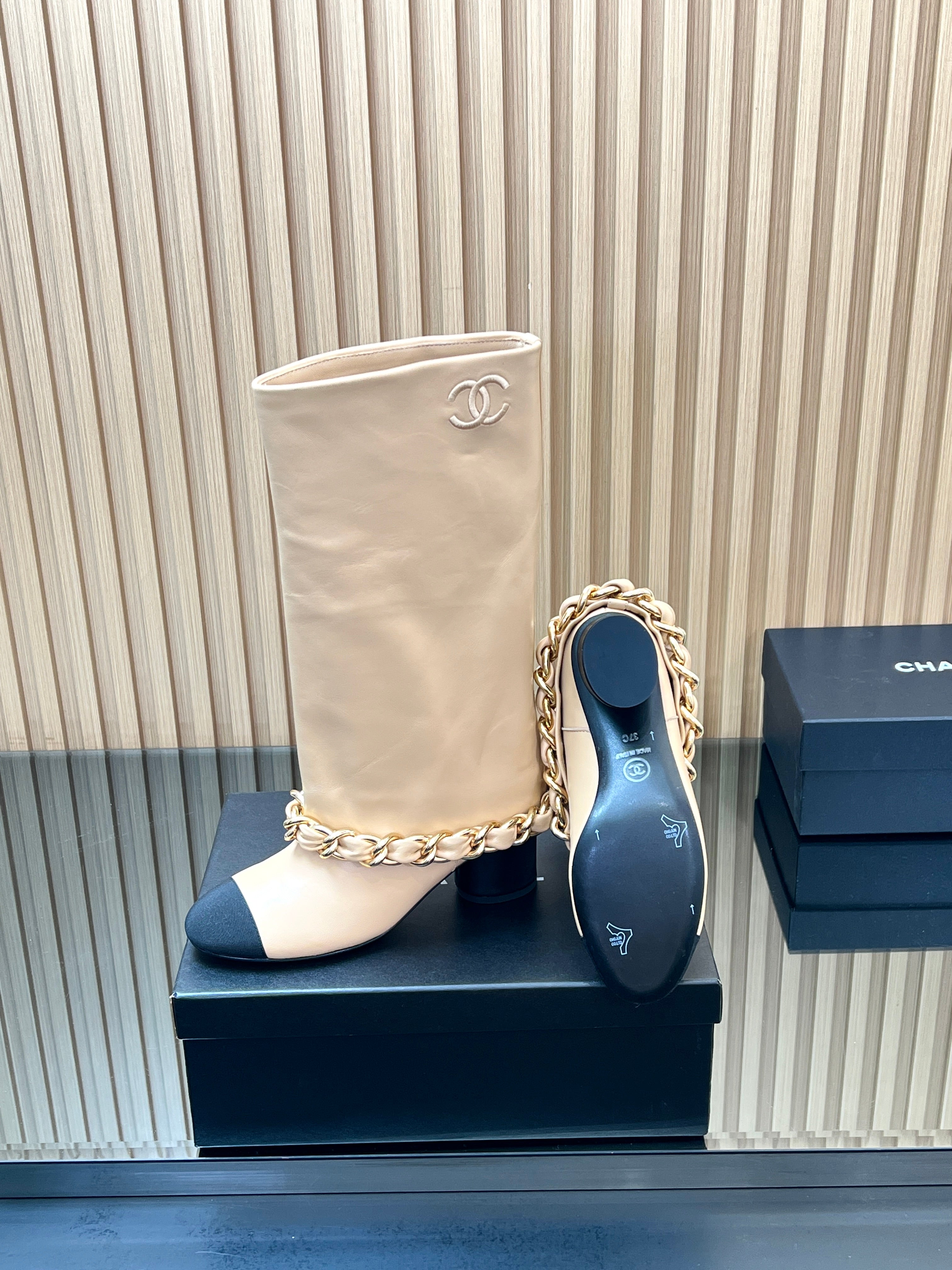 CHANEL 25S HIGH BOOTS 65MM IN BEIGE CALFSKIN GOLD HARDWRE
