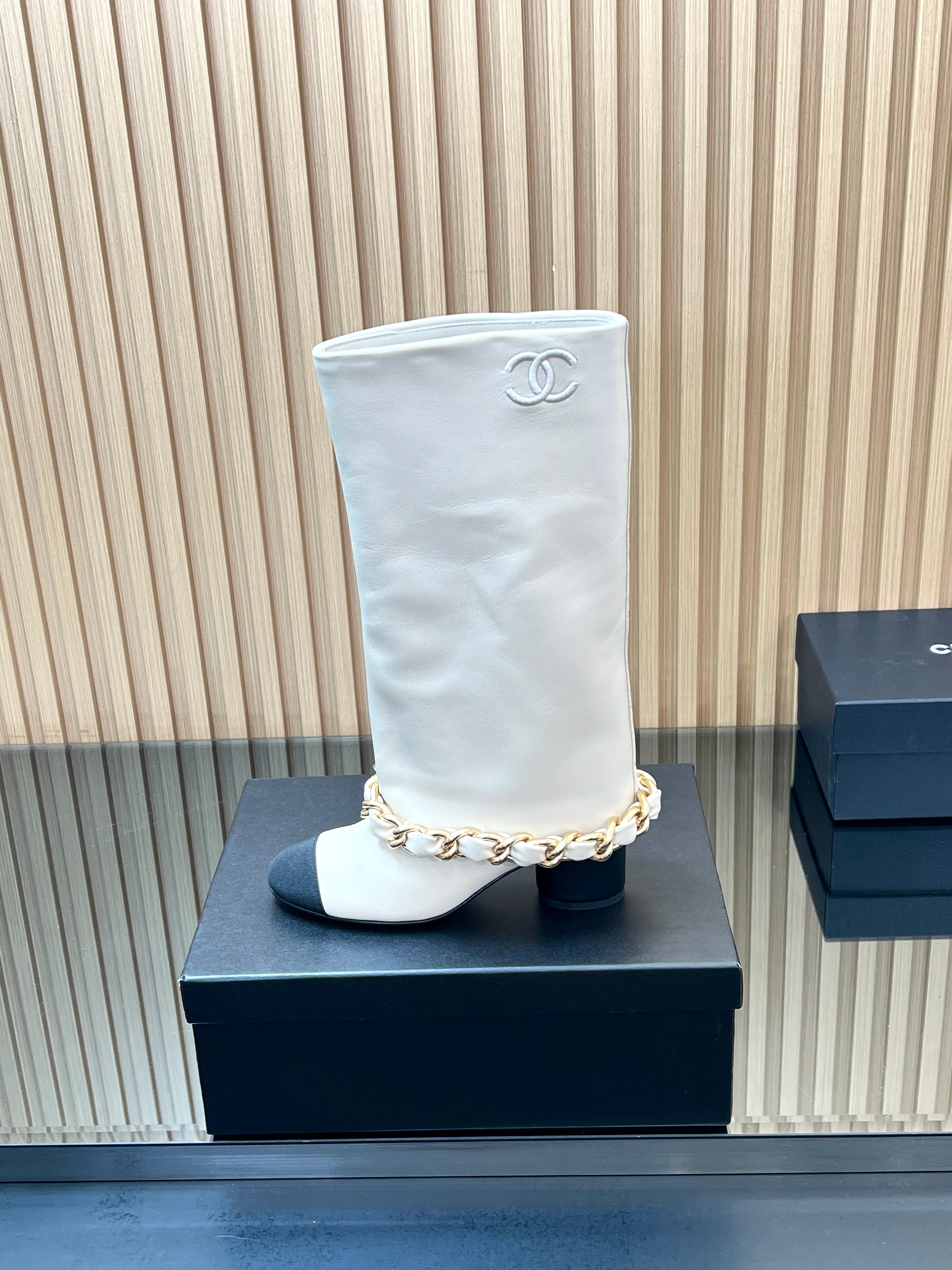 CHANEL 25S HIGH BOOTS 65MM IN WHITE CALFSKIN GOLD HARDWRE