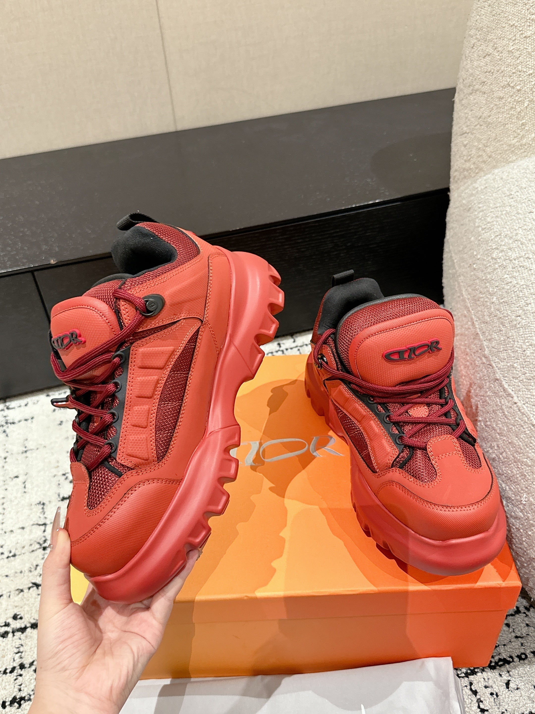 DIOR SNEAKER IN RUBY RED CALFSKIN AND BREATHABLE MESH 175307