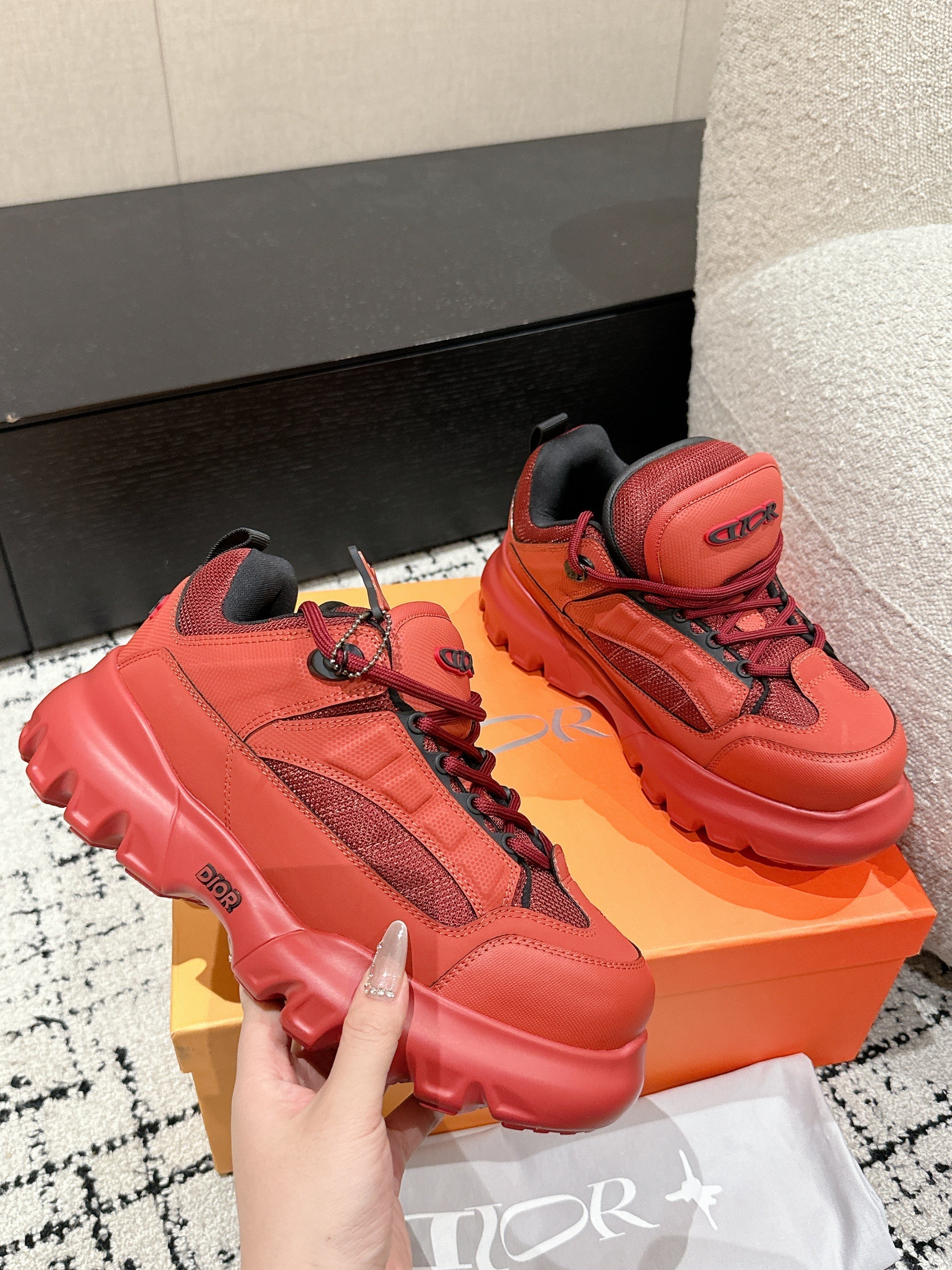 DIOR SNEAKER IN RUBY RED CALFSKIN AND BREATHABLE MESH 175307