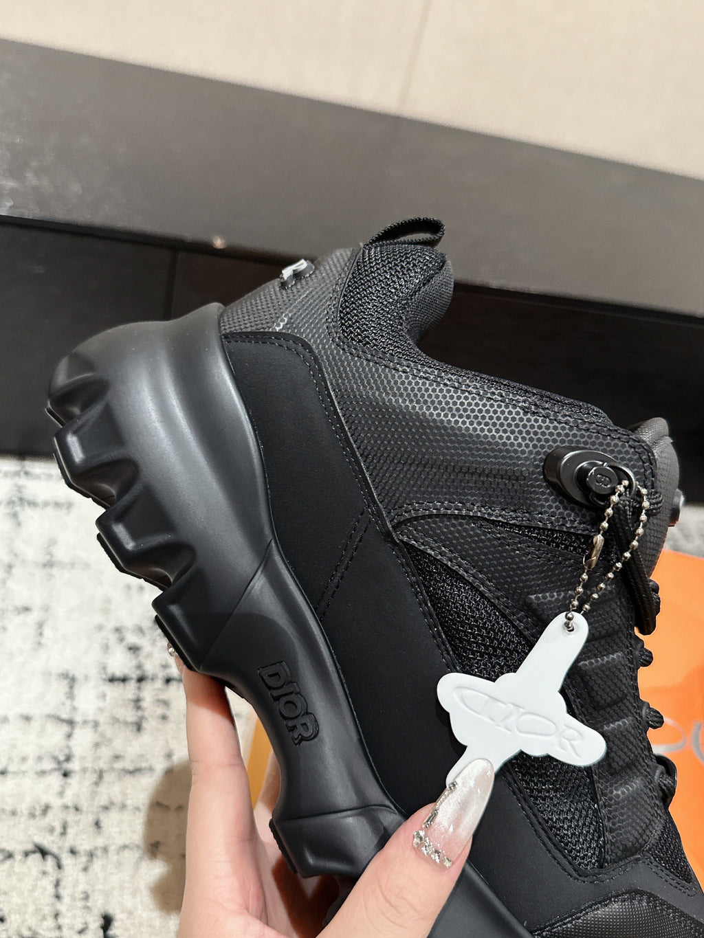 DIOR SNEAKER IN BLACK CALFSKIN AND BREATHABLE MESH 175308