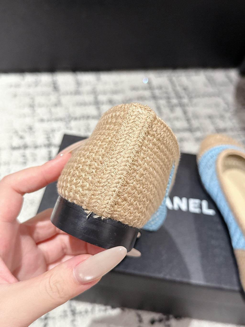 CHANEL BALLET FLAT 25S IN BLUE AND BEIGE RAFFIA