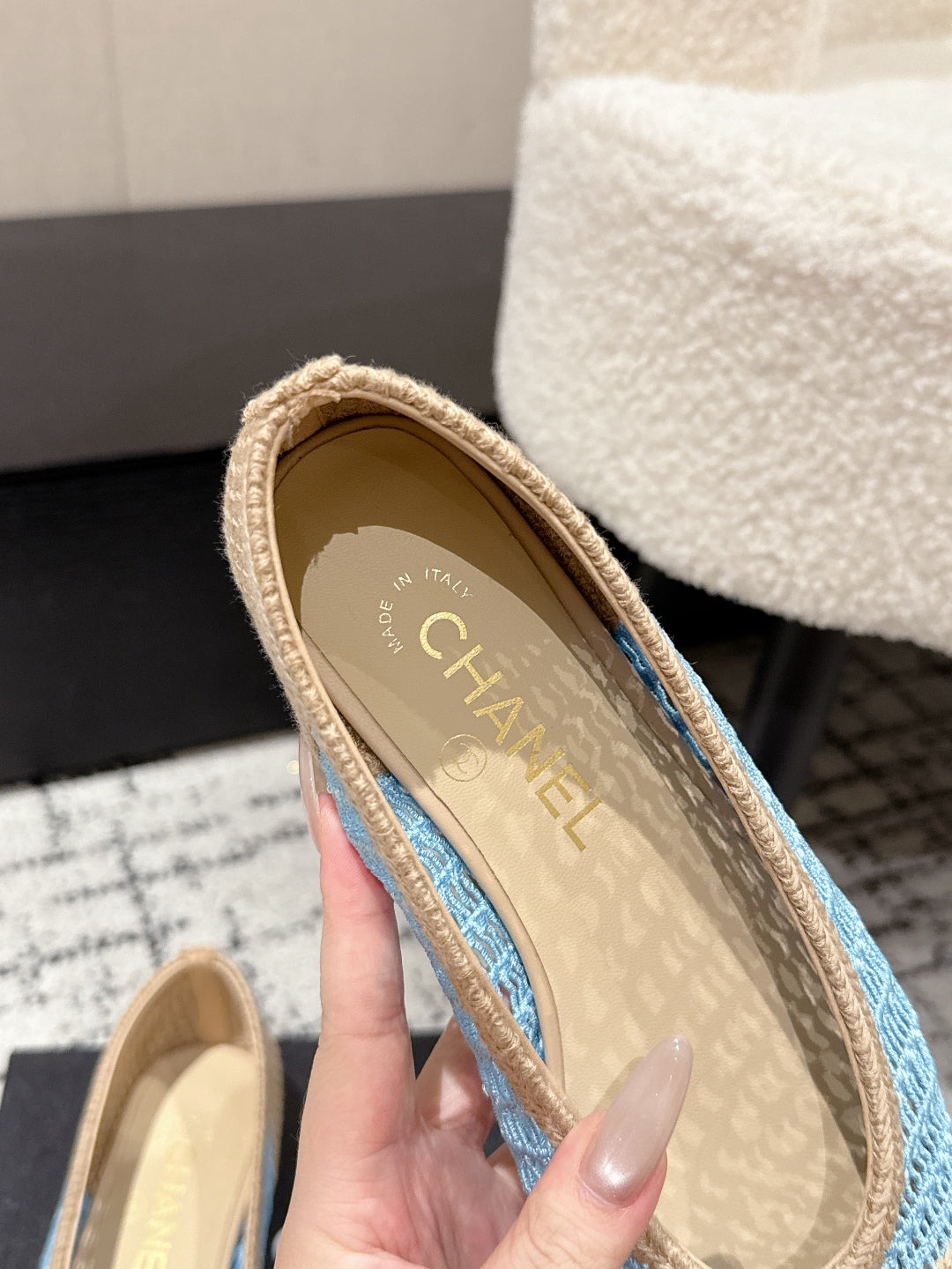 CHANEL BALLET FLAT 25S IN BLUE AND BEIGE RAFFIA