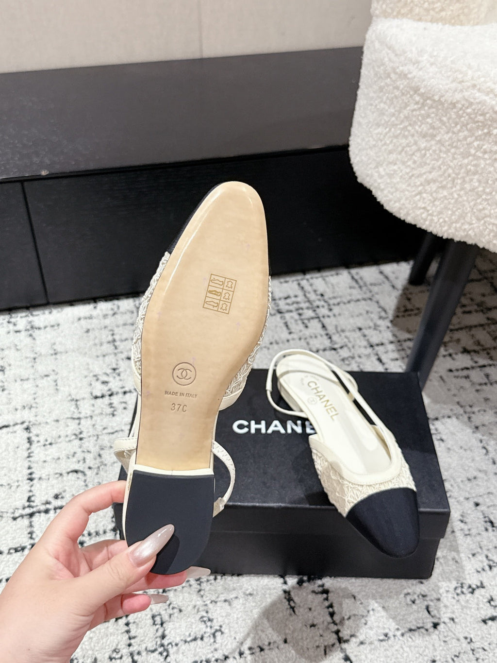 CHANEL SLINGBACK 25S IN OFF WHITE AND BLACK FABRIC
