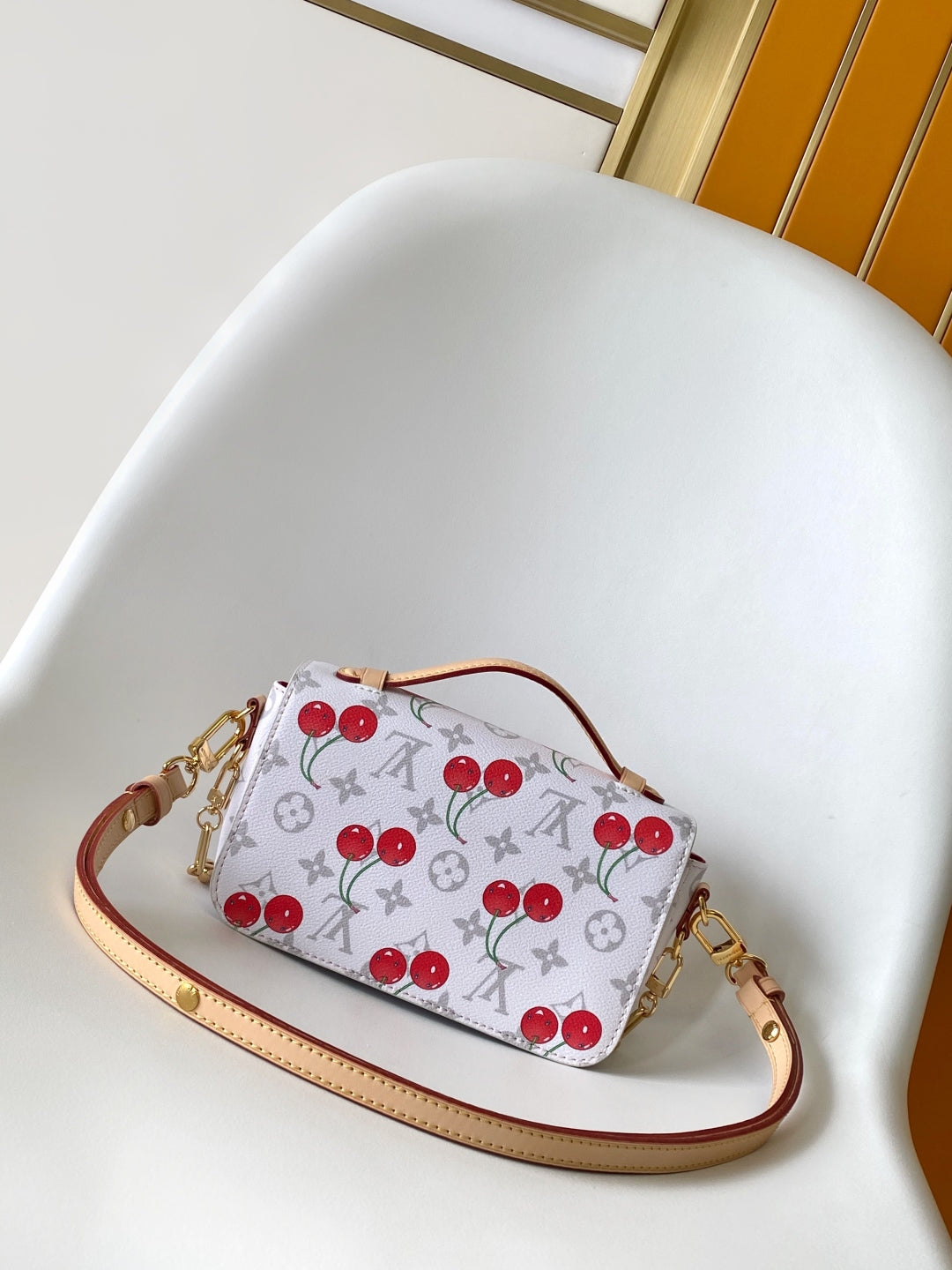 LOUIS VUITTON POCHETTE MÉTIS EAST WEST 21.5 IN WHITE WITH CHERRY PRINT MONOGRAM