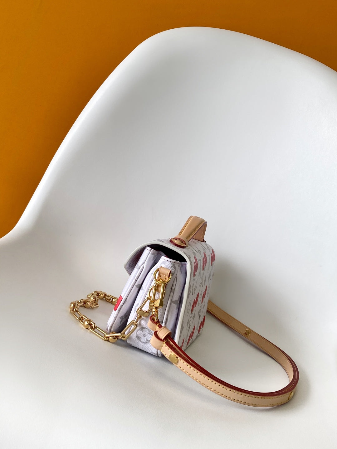 LOUIS VUITTON POCHETTE MÉTIS EAST WEST 21.5 IN WHITE WITH CHERRY PRINT MONOGRAM
