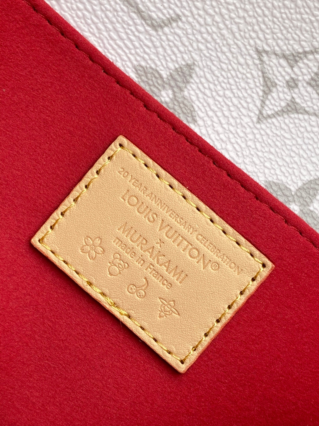 LOUIS VUITTON POCHETTE MÉTIS EAST WEST 21.5 IN WHITE WITH CHERRY PRINT MONOGRAM