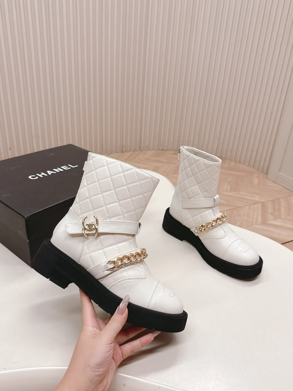 CHANEL ANKLE BOOTS 25S IN WHITE LAMBSKIN WITH GOLD HARDWARE