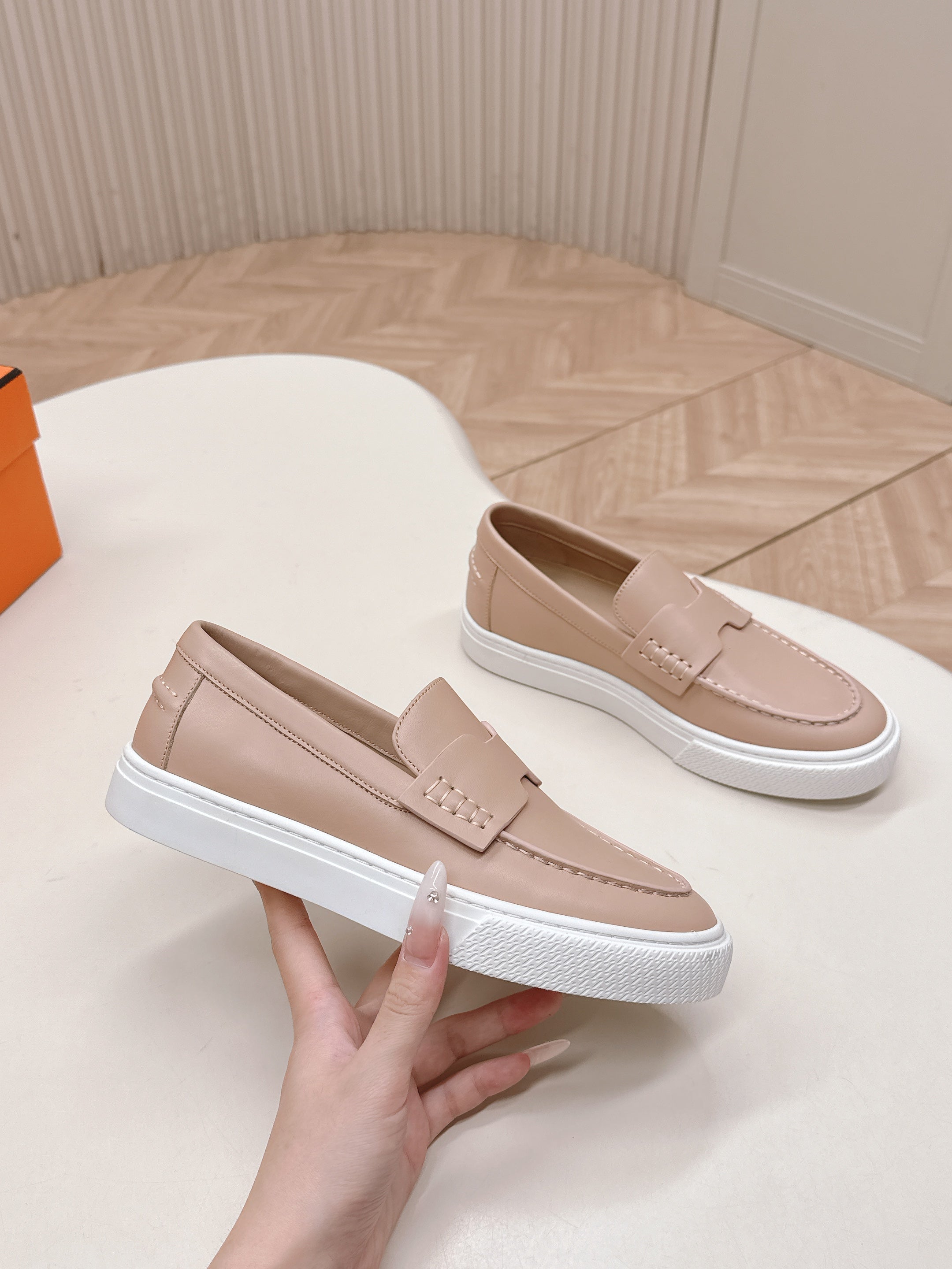 HERMES 25S SLIP-ON IN SOFT NUDE PINK LAMBSKIN