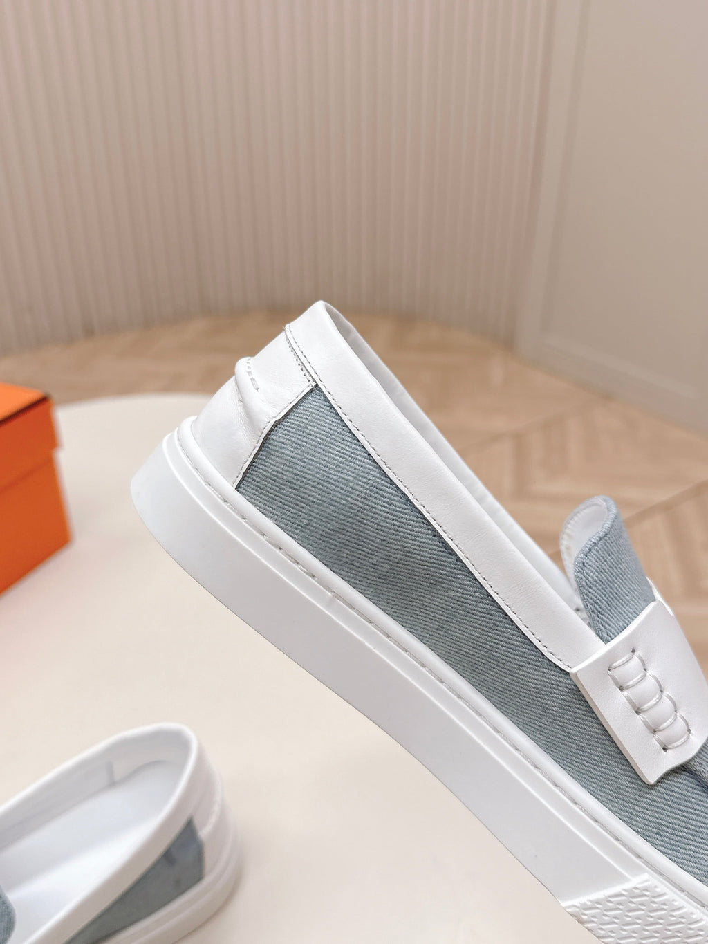 HERMES 25S SLIP-ON IN BLUE DENIM AND WHITE LAMBSKIN