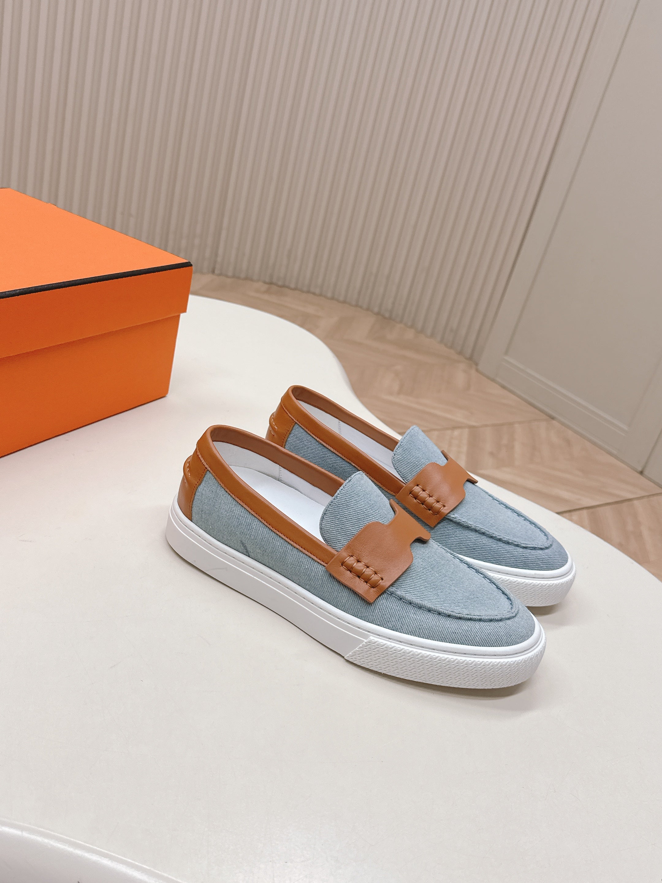 HERMES 25S SLIP-ON IN BLUE DENIM AND BROWN LAMBSKIN