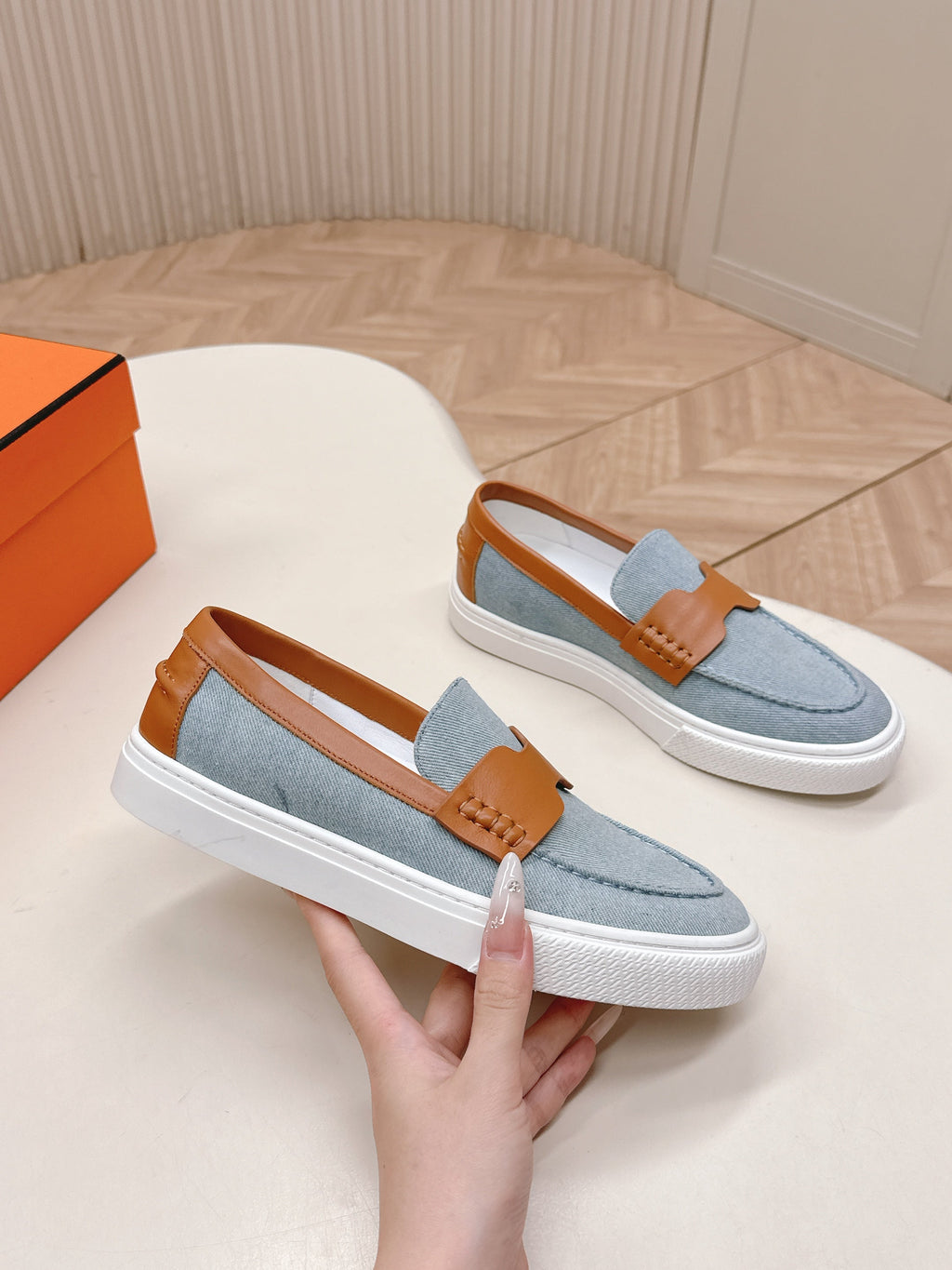 HERMES 25S SLIP-ON IN BLUE DENIM AND BROWN LAMBSKIN