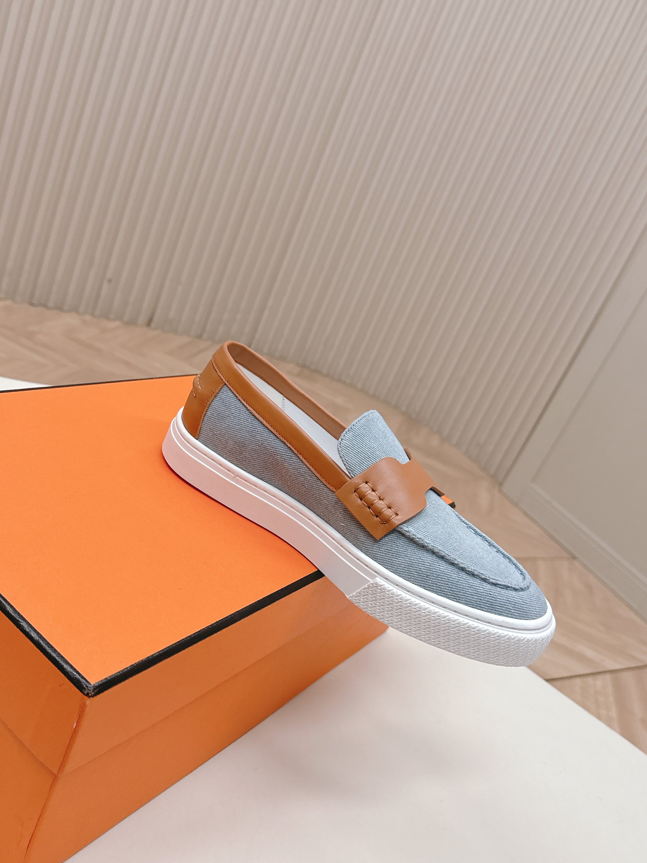 HERMES 25S SLIP-ON IN BLUE DENIM AND BROWN LAMBSKIN