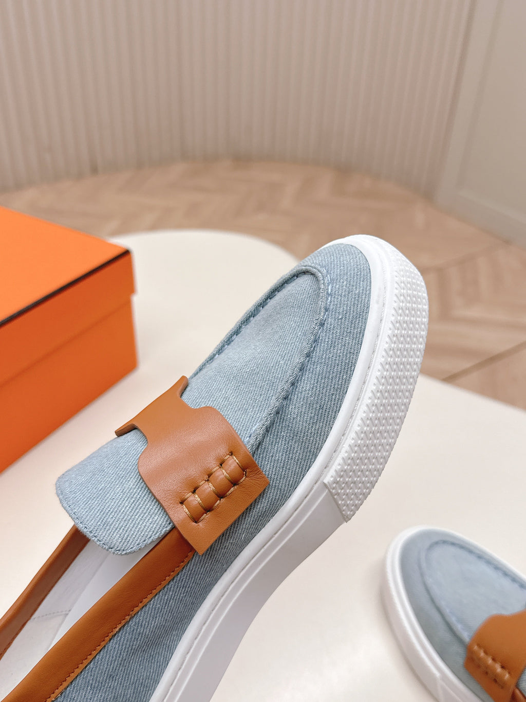 HERMES 25S SLIP-ON IN BLUE DENIM AND BROWN LAMBSKIN