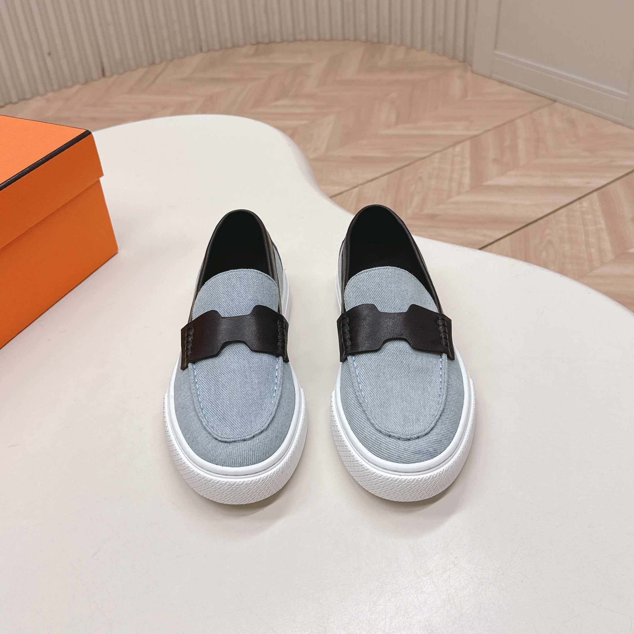 HERMES 25S SLIP-ON IN BLUE DENIM AND BLACK LAMBSKIN