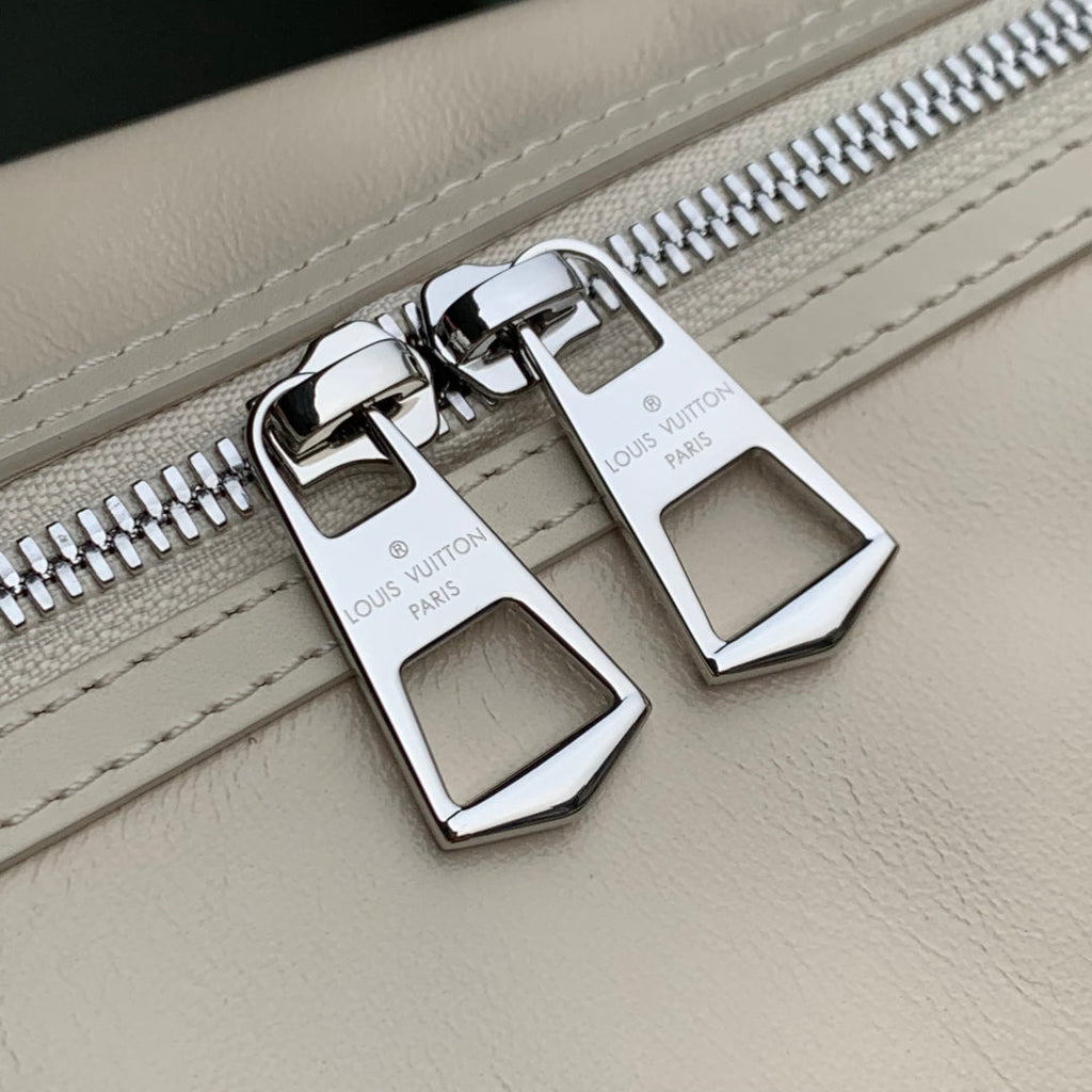 LOUIS VUITTON SPEEDY CARGO VIBE 28 IN VANILLE LAMBSKIN MONOGRAM LOGO TAG