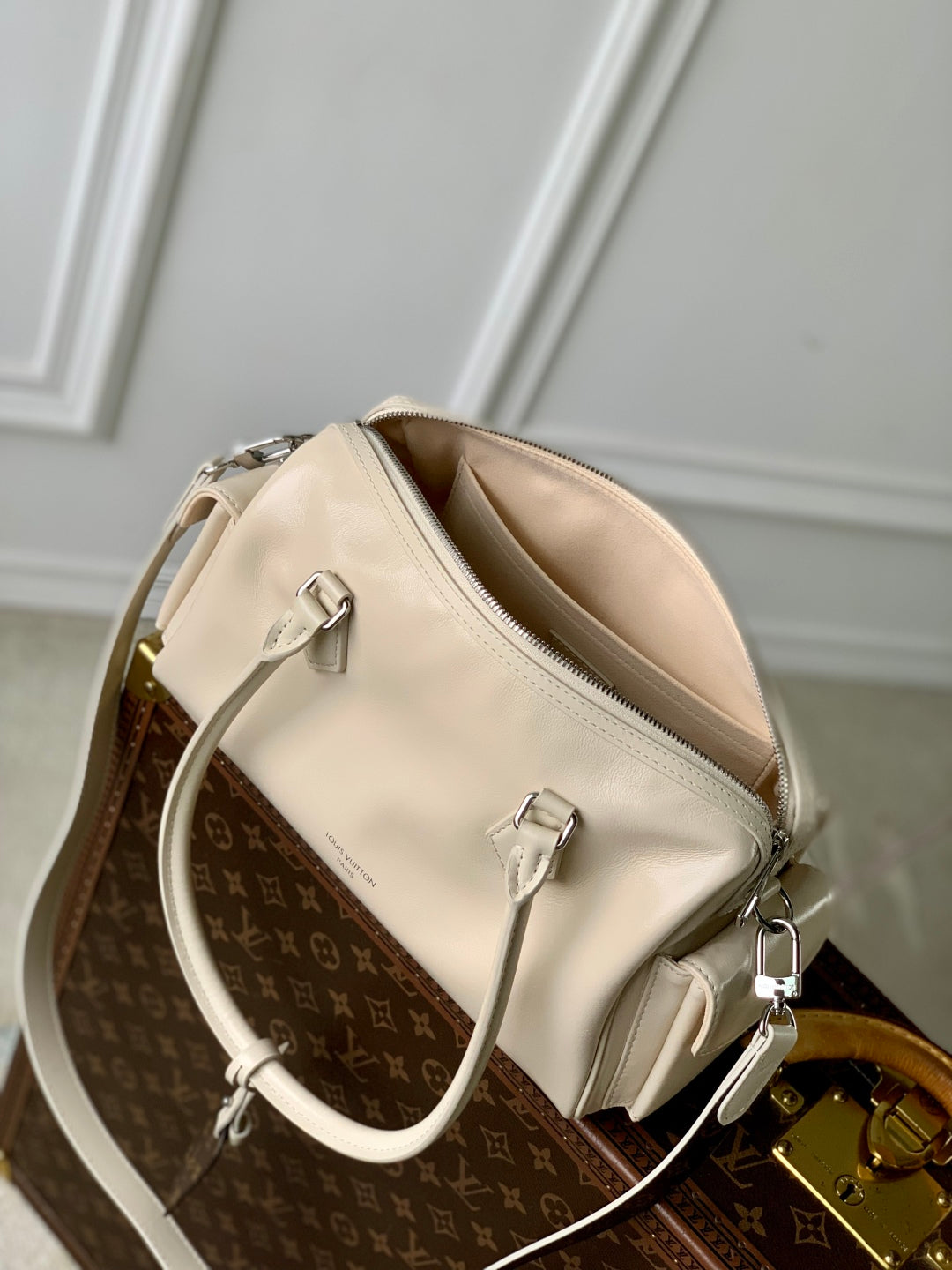 LOUIS VUITTON SPEEDY CARGO VIBE 28 IN VANILLE LAMBSKIN MONOGRAM LOGO TAG