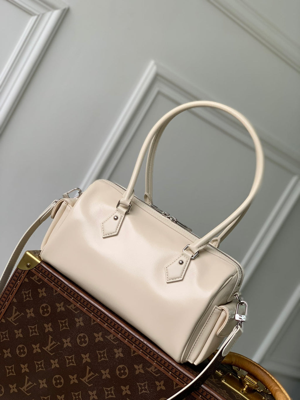 LOUIS VUITTON SPEEDY CARGO VIBE 28 IN VANILLE LAMBSKIN MONOGRAM LOGO TAG
