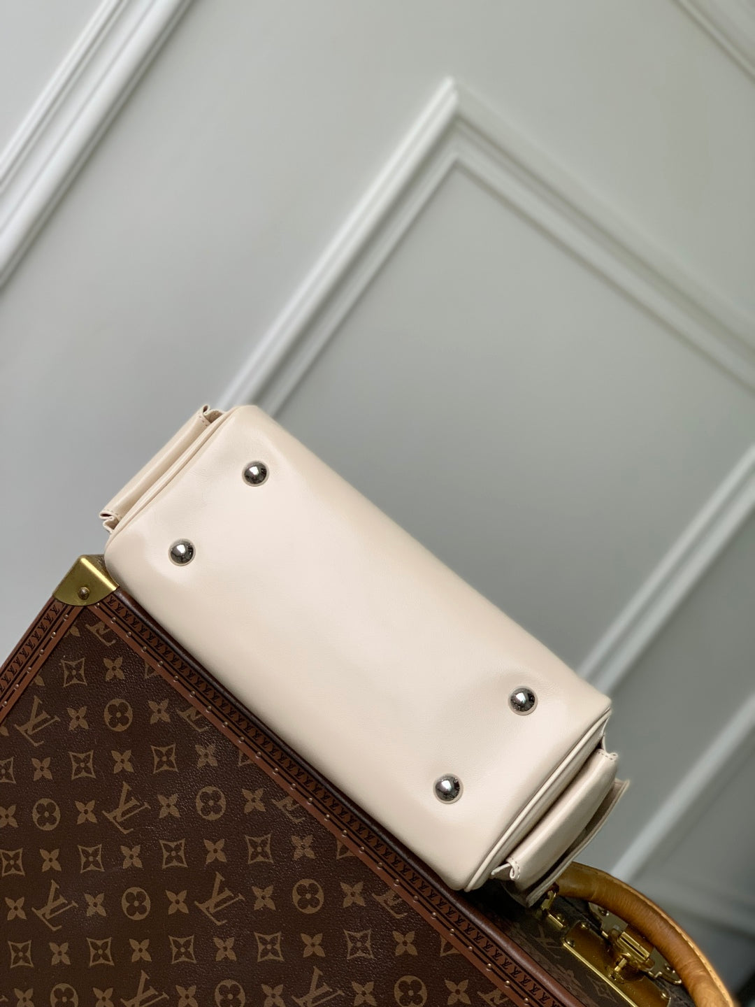 LOUIS VUITTON SPEEDY CARGO VIBE 28 IN VANILLE LAMBSKIN MONOGRAM LOGO TAG