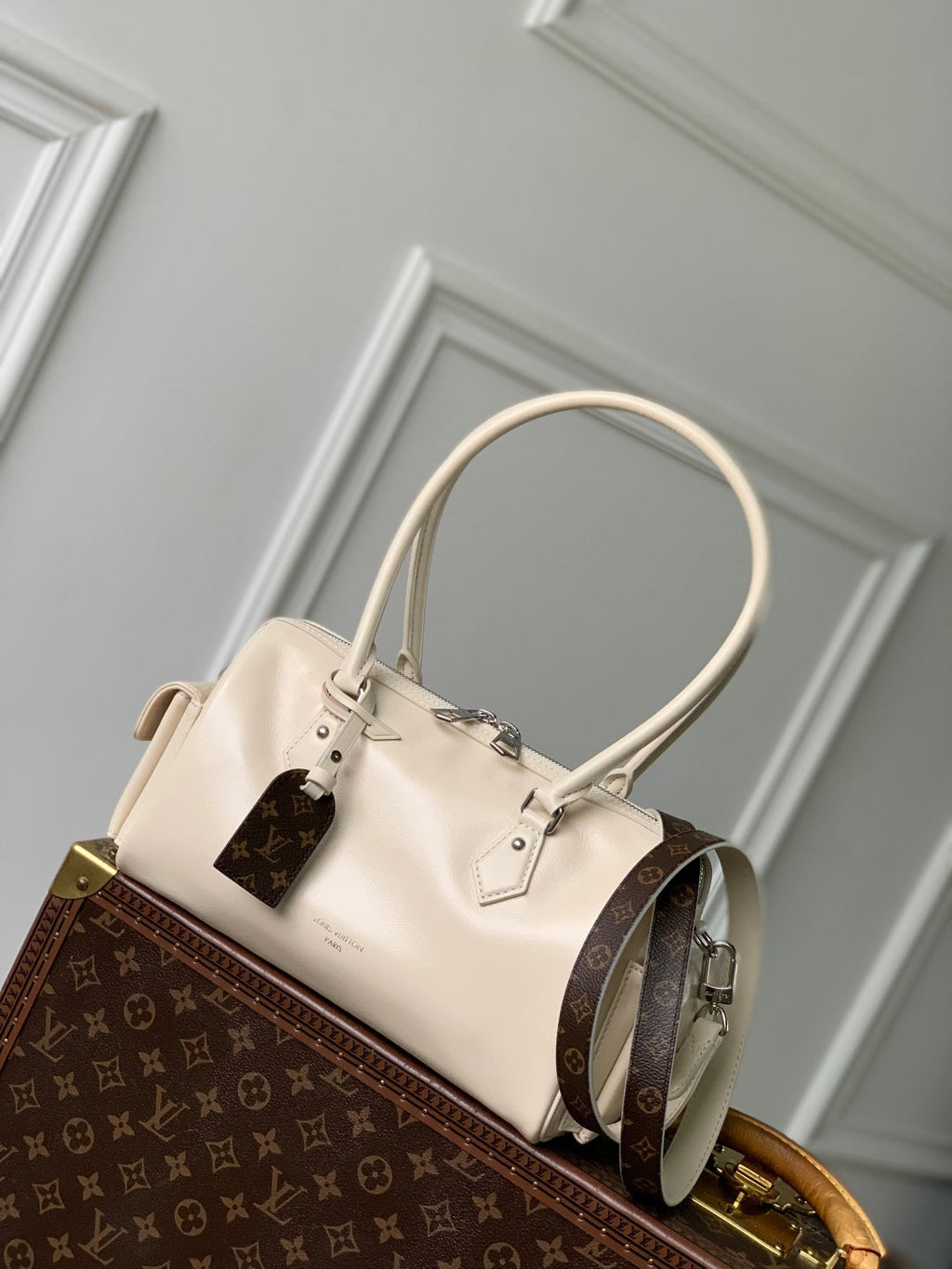 LOUIS VUITTON SPEEDY CARGO VIBE 28 IN VANILLE LAMBSKIN MONOGRAM LOGO TAG