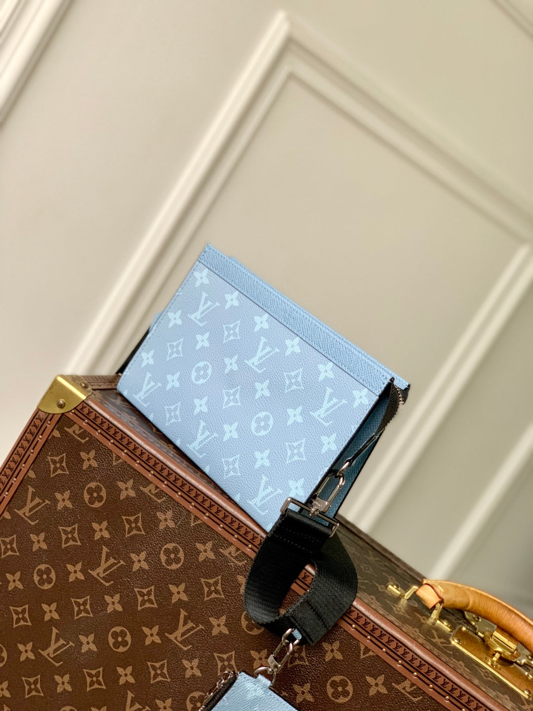 LOUIS VUITTON GASTON WEARABLE WALLET 22 IN BLUE MONOGRAM COATED CANVAS