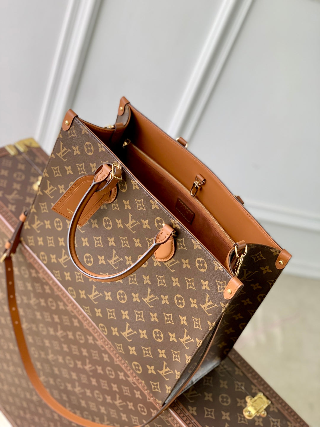 LOUIS VUITTON ONTHEGO ORGANIZER 37 IN BROWN COATED CANVAS AND CALFSKIN
